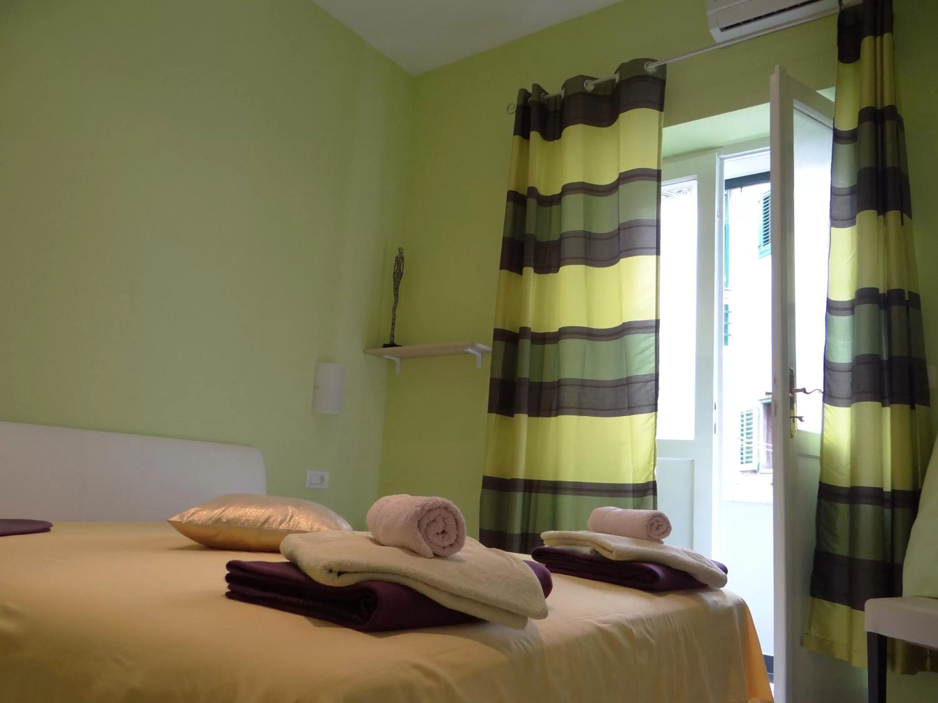 Day, Bed in Rooms Stella