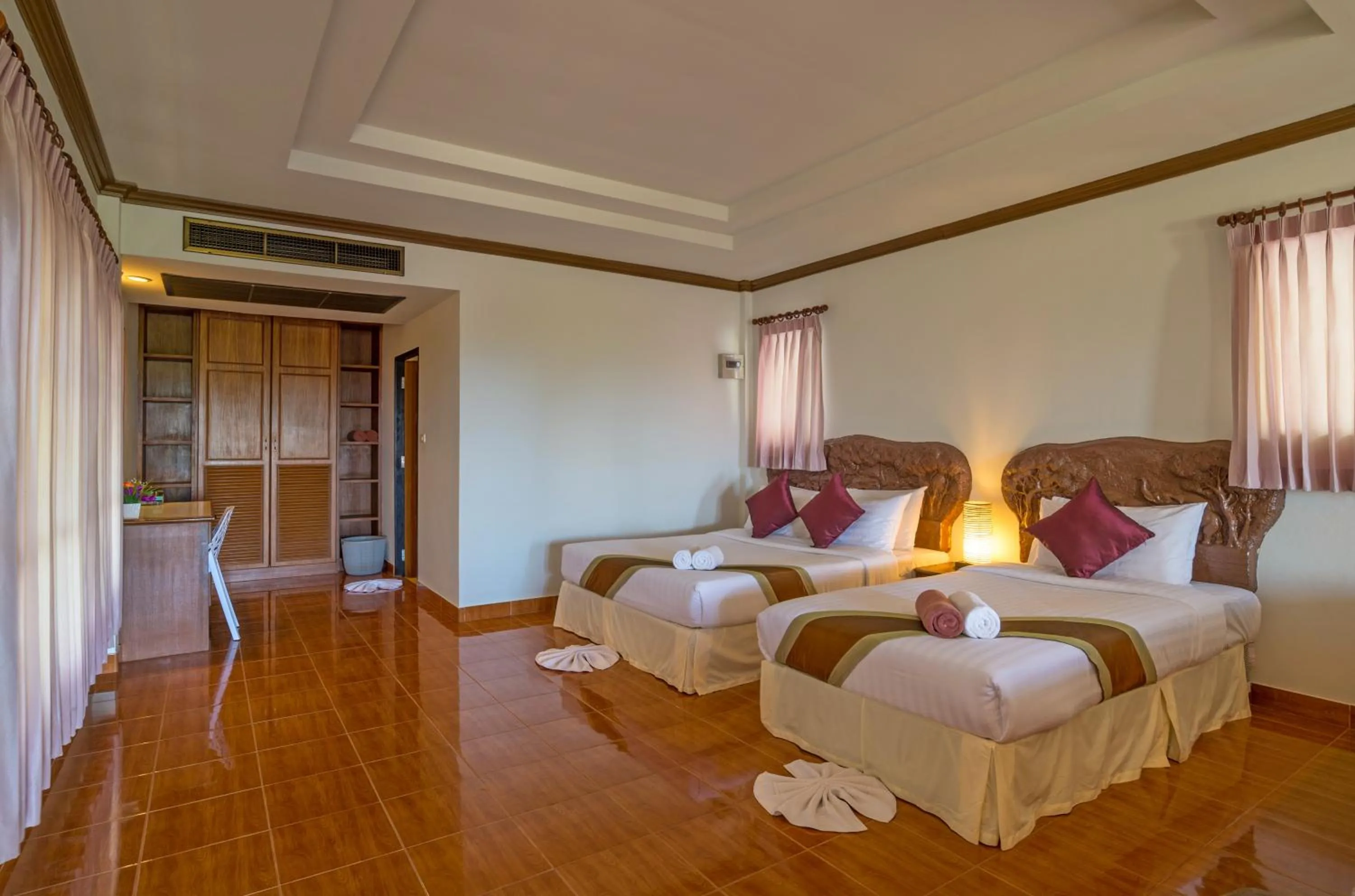 Bed in Lanta Manda Resort