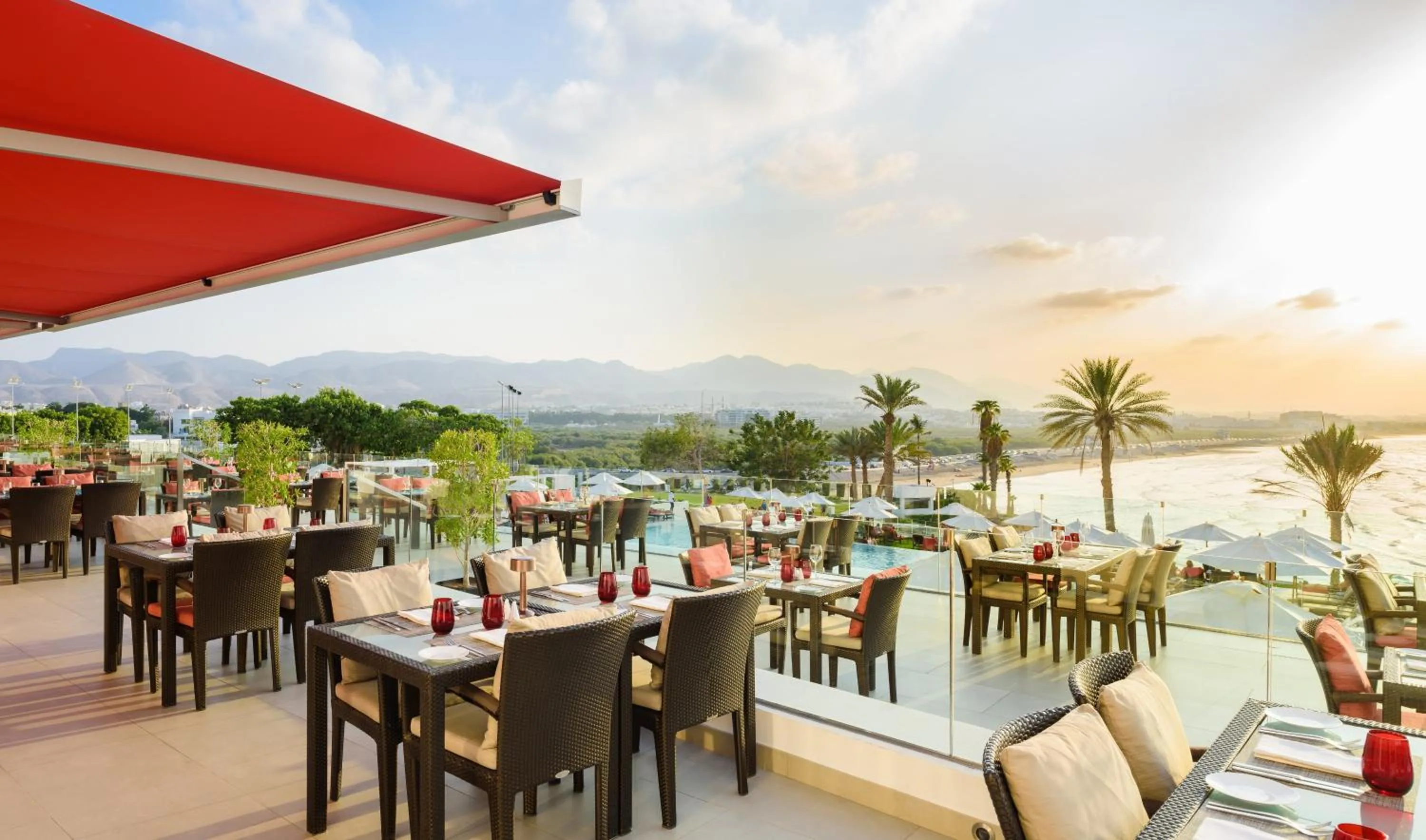 Restaurant/places to eat in Crowne Plaza Muscat by IHG