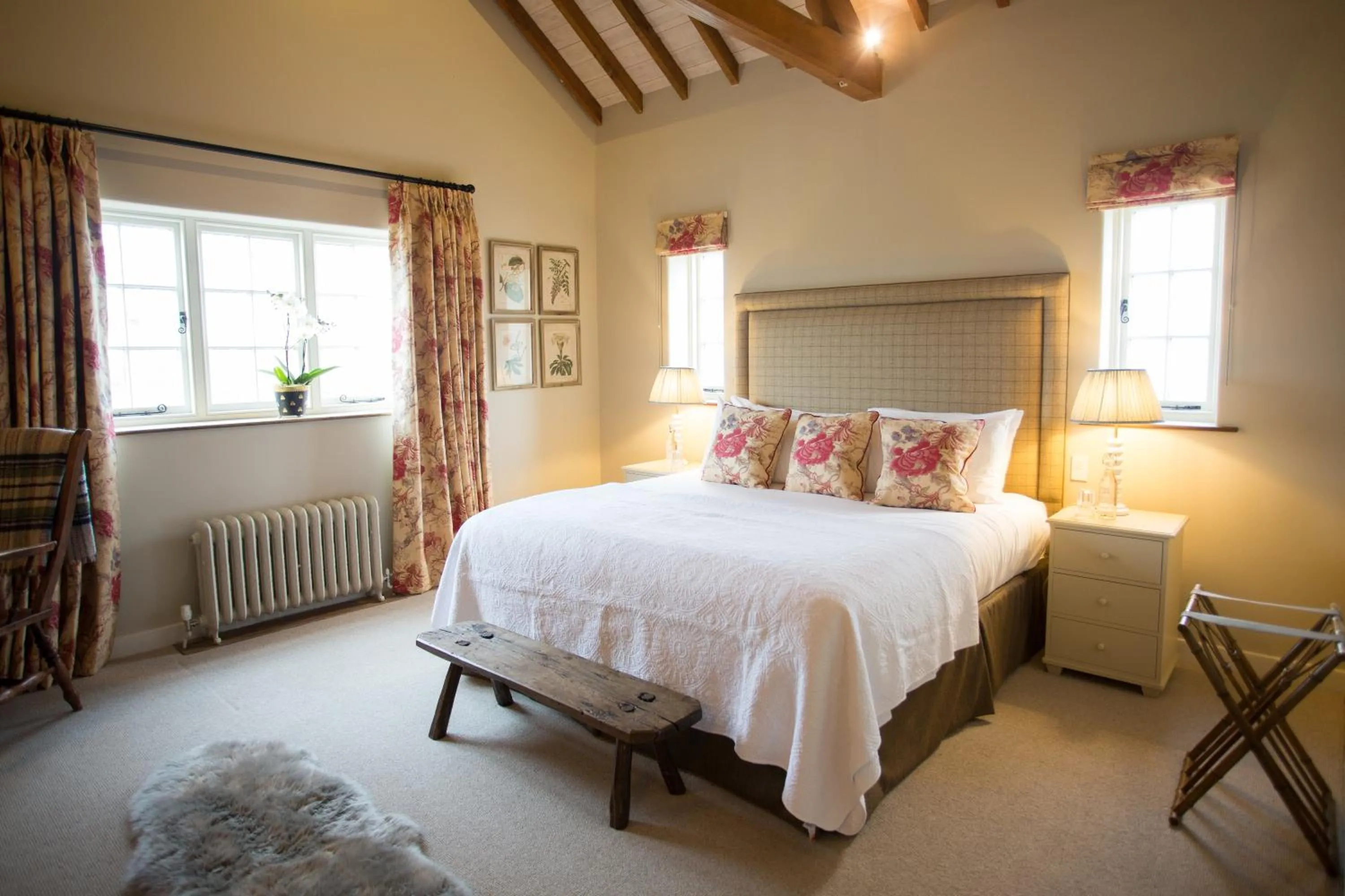 Deluxe King Room in The Three Daggers