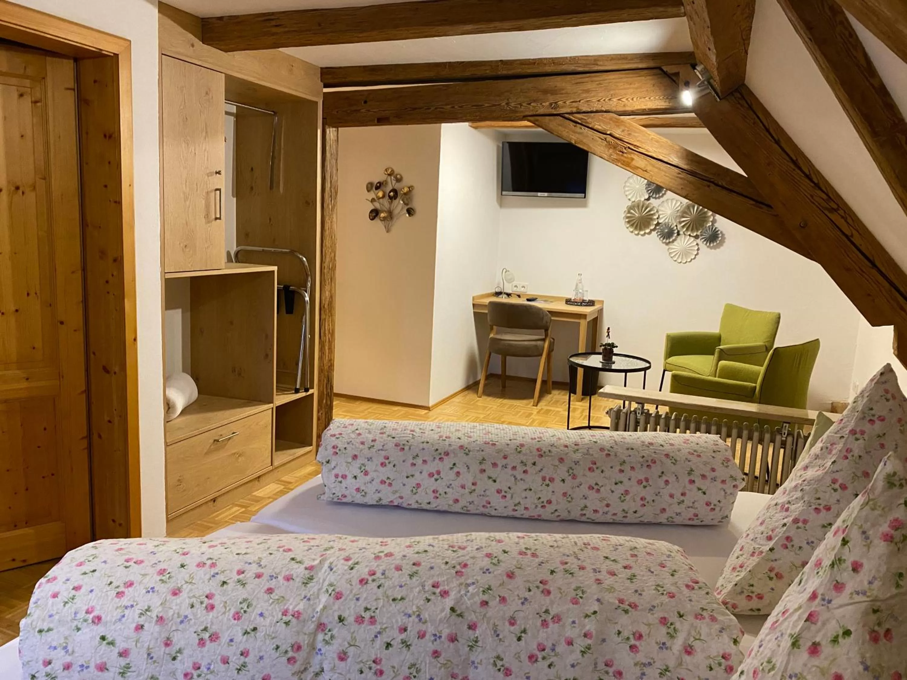 Bed in Gasthof - Pension - Adler
