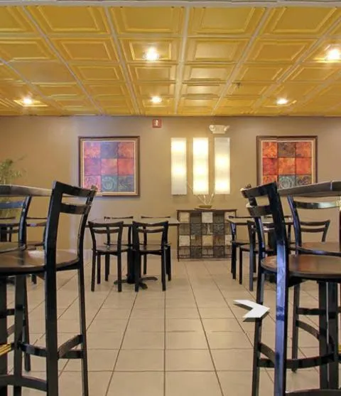 Restaurant/places to eat in Econo Lodge