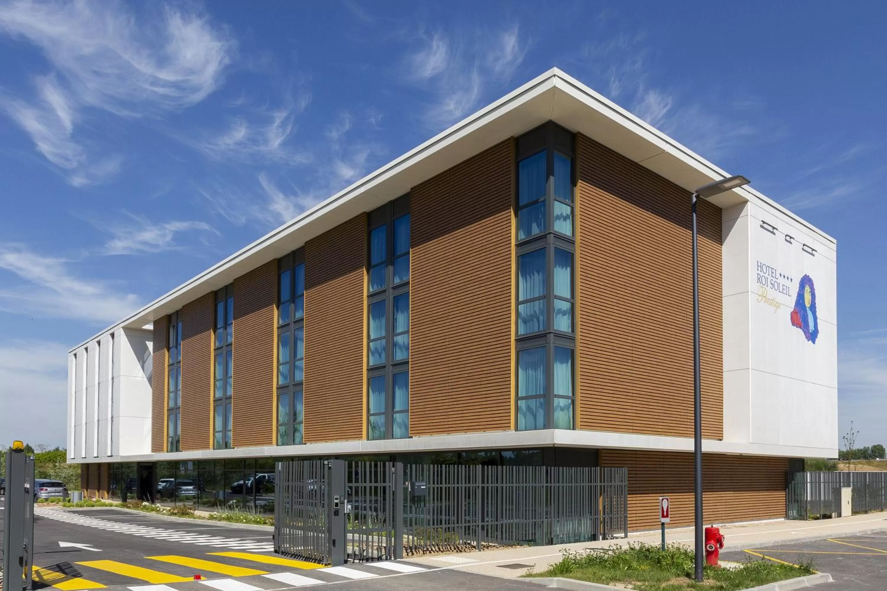 Facade/entrance in Hôtel Roi Soleil Prestige Plaisir - St Quentin