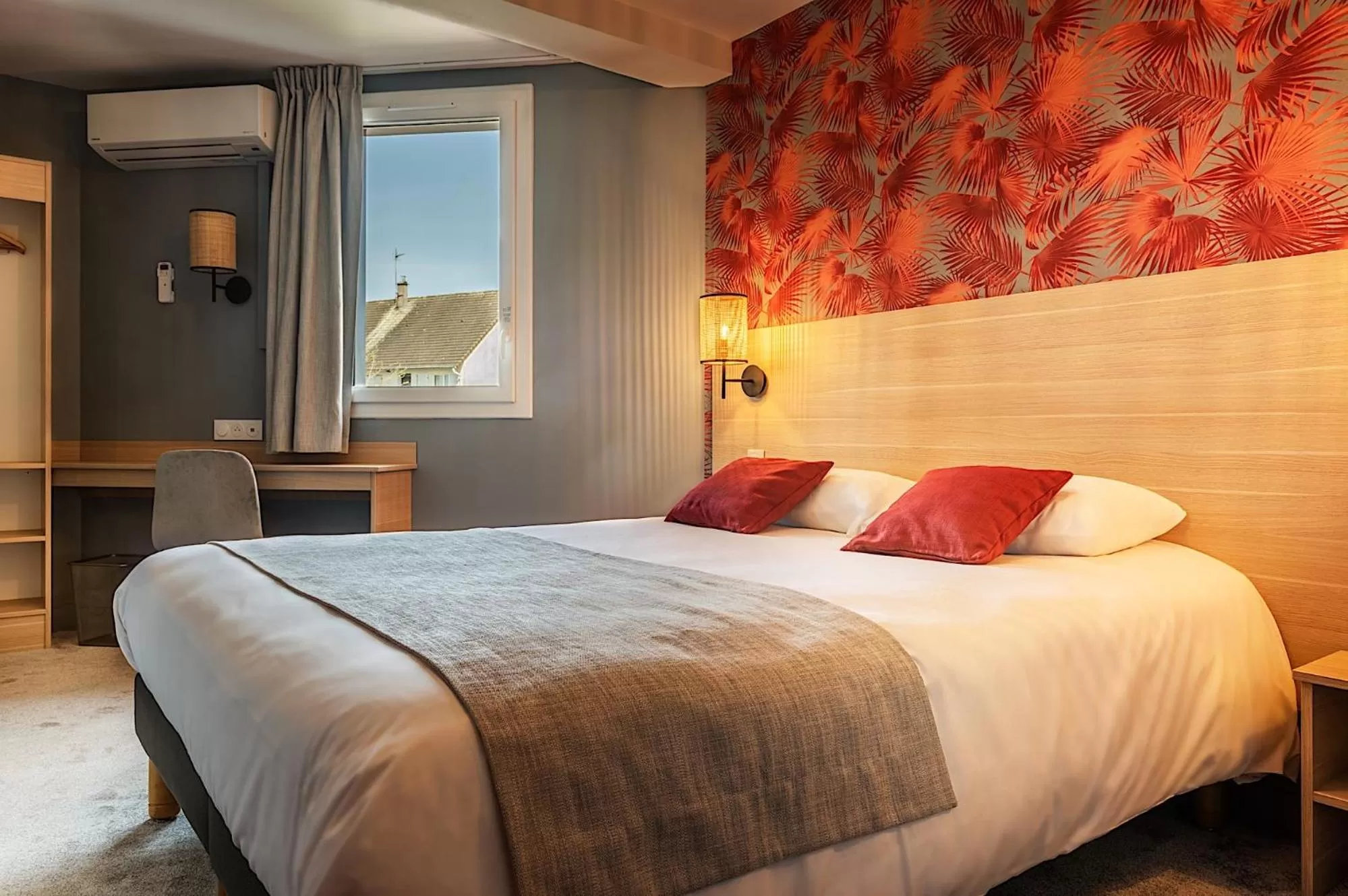 Bedroom, Bed in Contact Hôtel Astréa Nevers Nord et son restaurant la Nouvelle Table