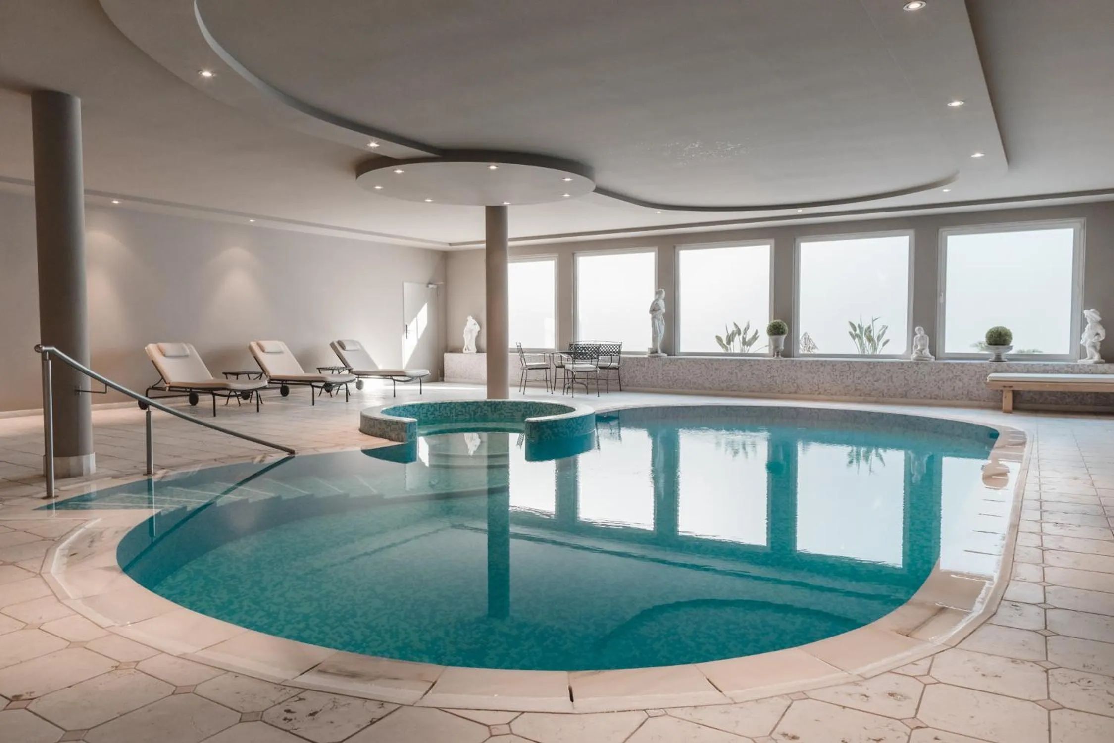 Swimming pool in Hotel Tiefenbrunn Gardensuites & Breakfast