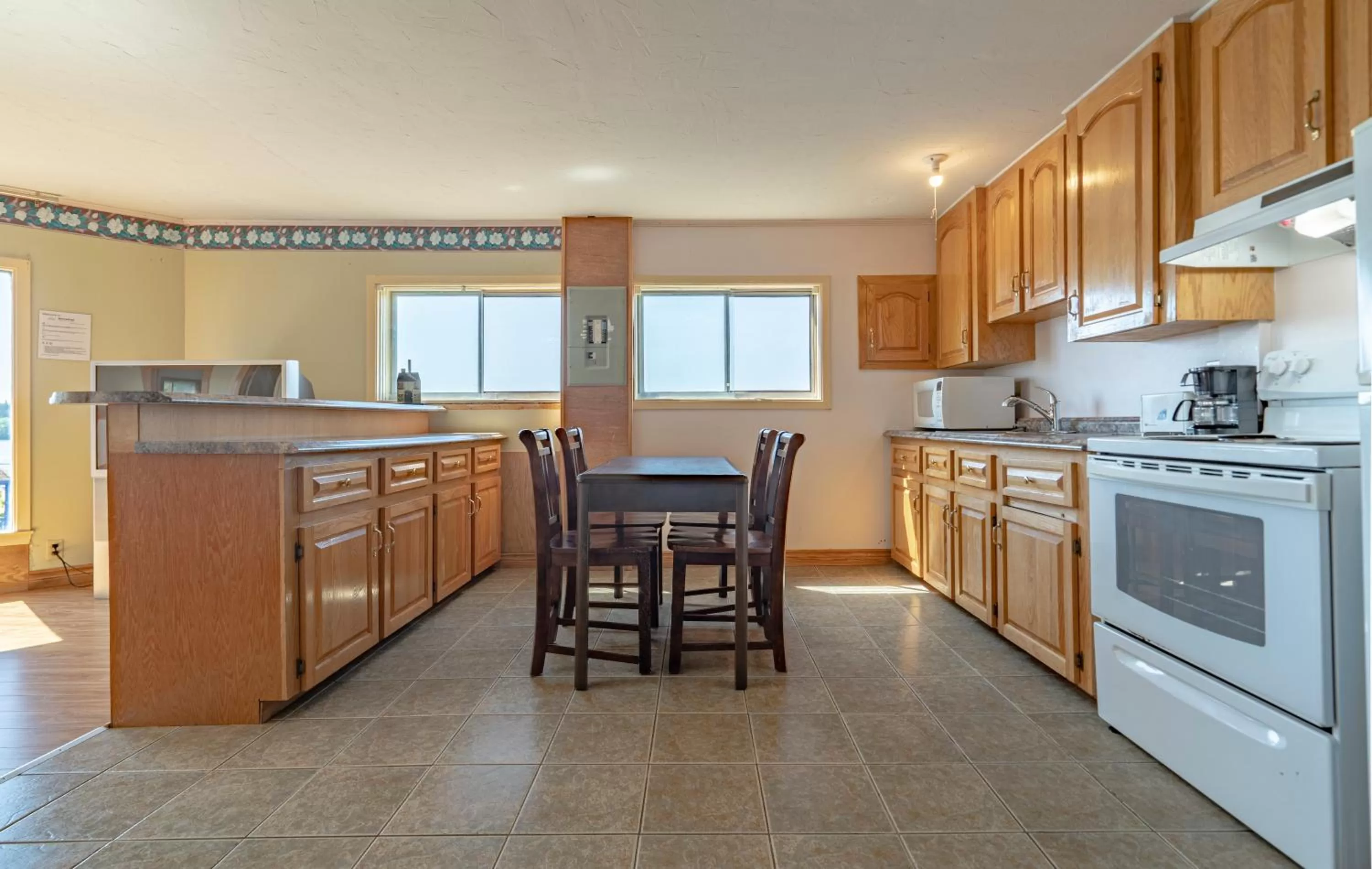 kitchen in Novastar Motel On The Lake