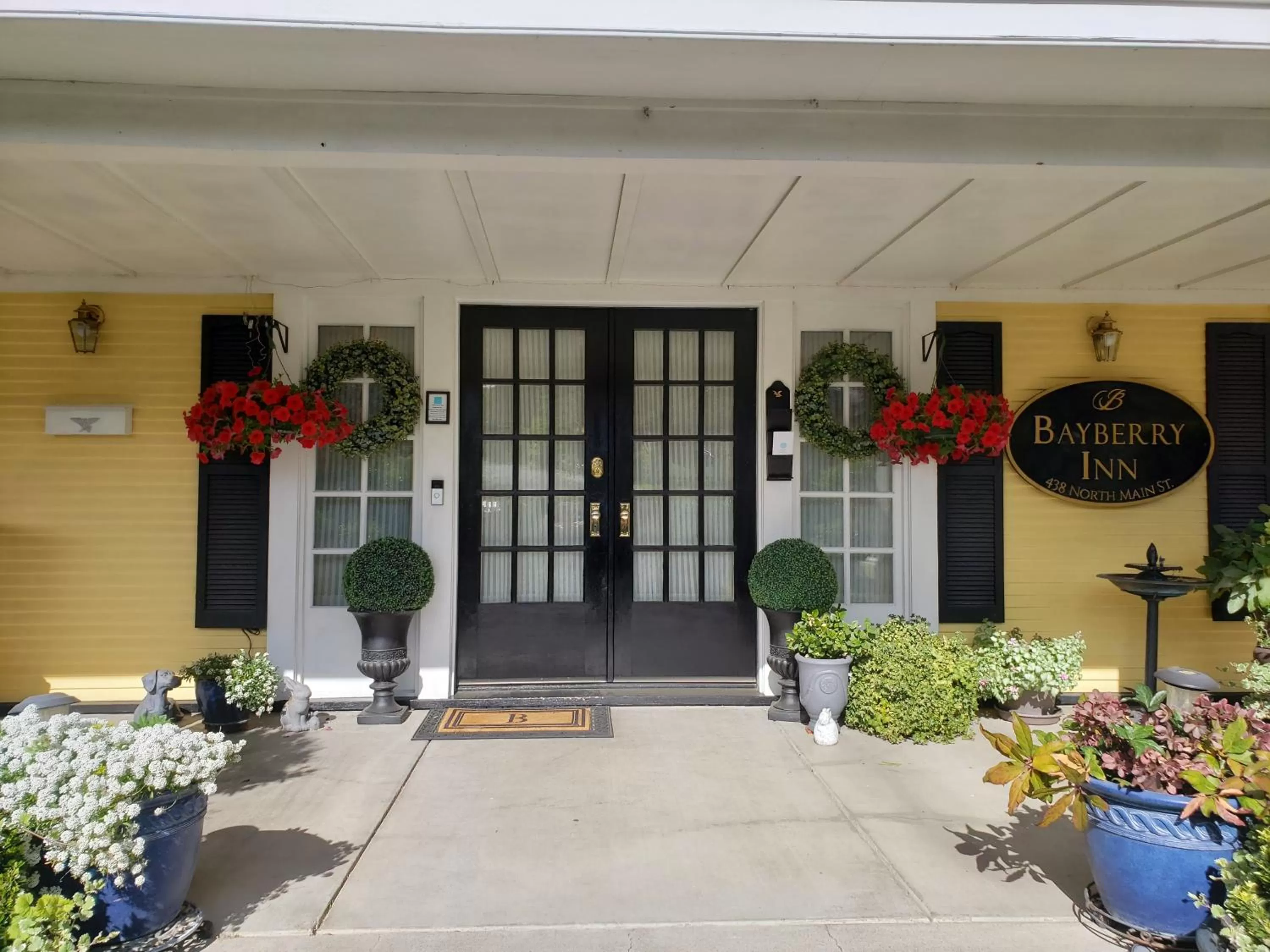 Property building in Bayberry Inn B&B and Oregon Wellness Retreat