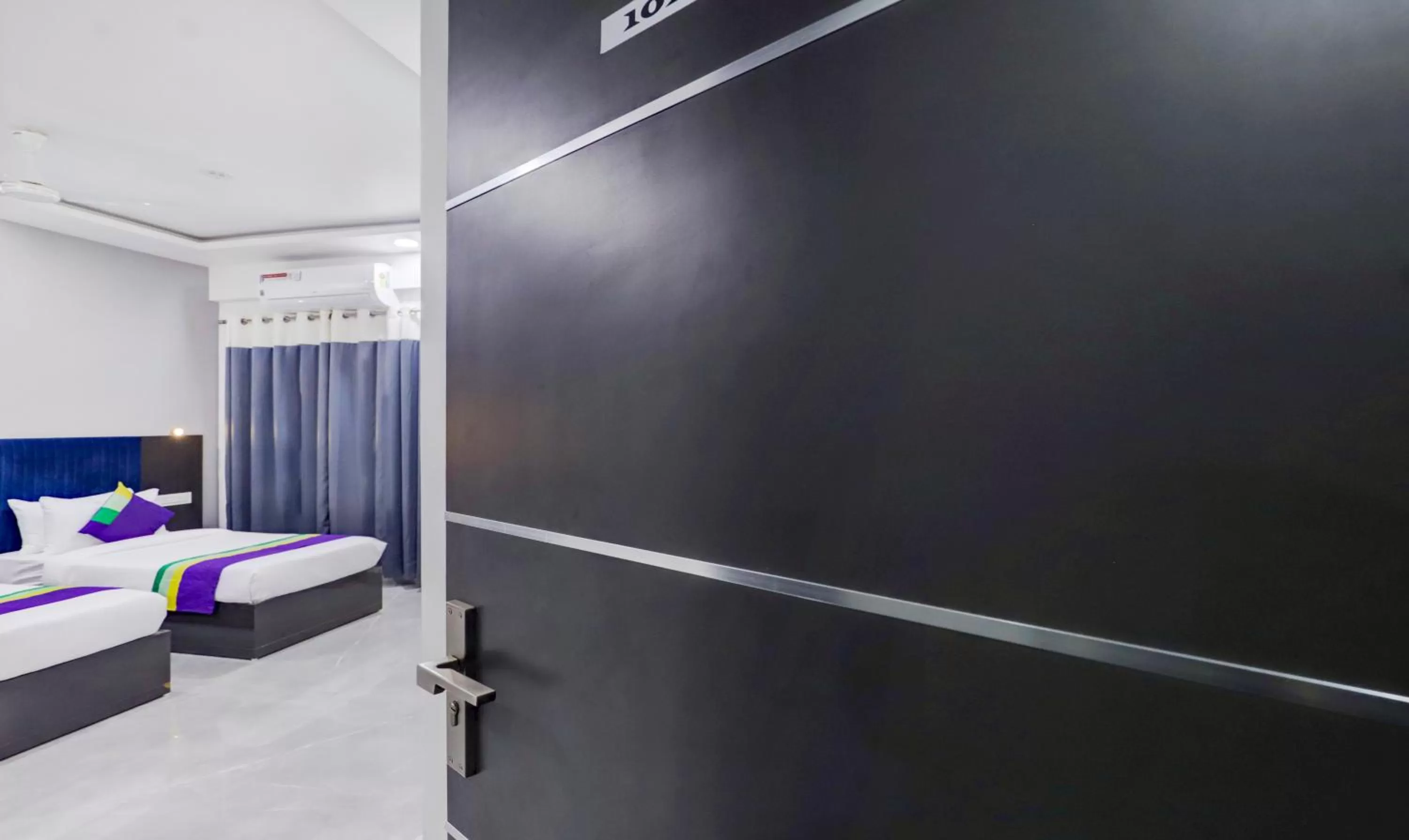 Bedroom, Bed in Treebo Finesta Suites, Nagpur Airport