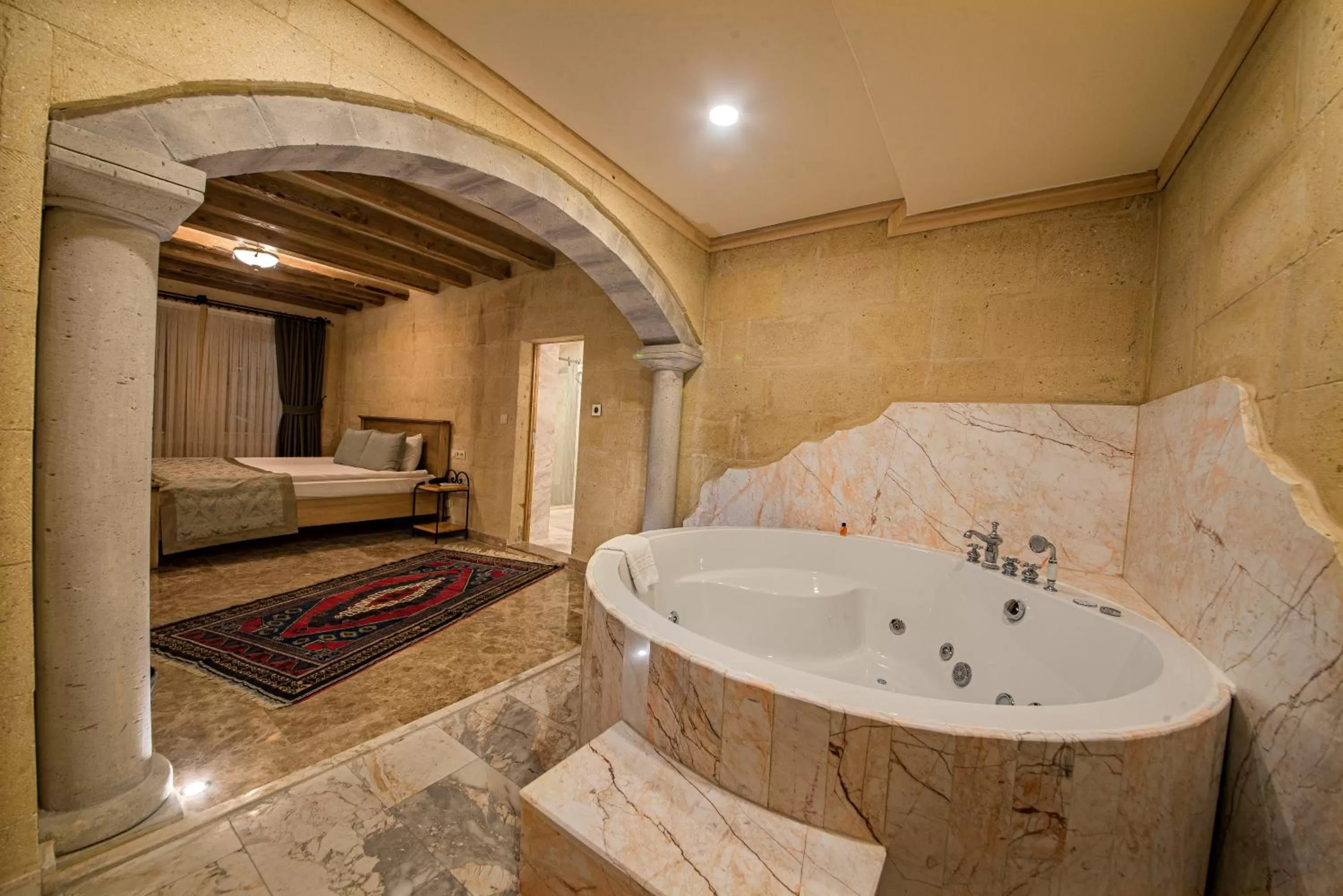 Hot Tub, Bed in Cratus Stone Palace