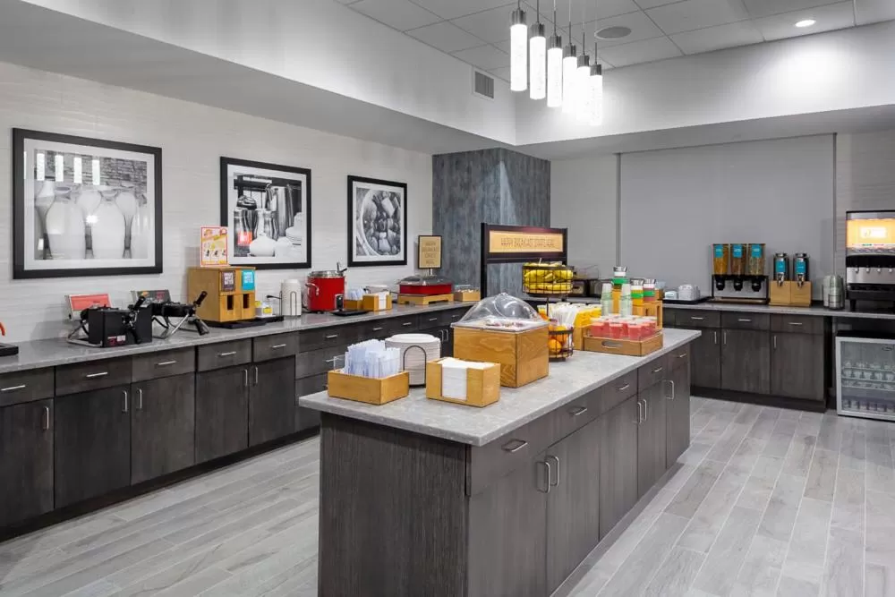 Buffet breakfast in Hampton Inn Dunedin, Fl