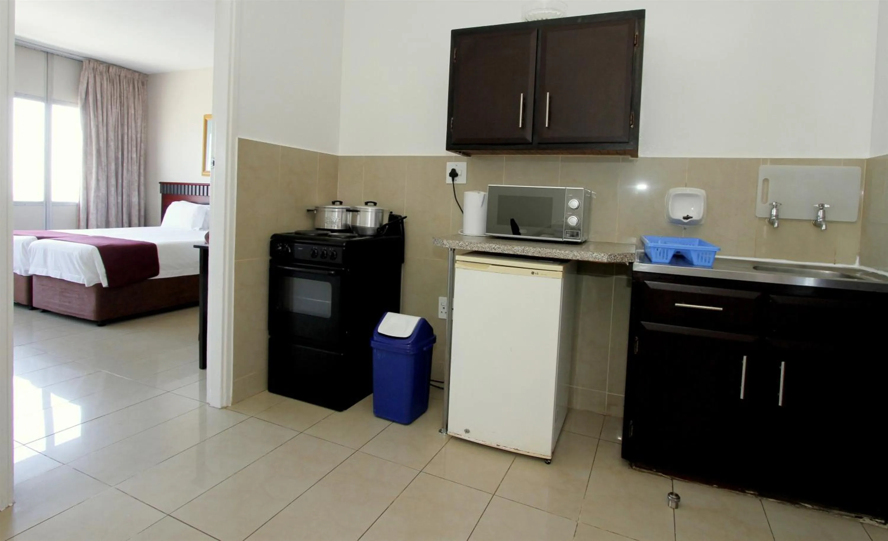 Kitchen or kitchenette, Bed in Coastlands Durban Self Catering Holiday Apartments