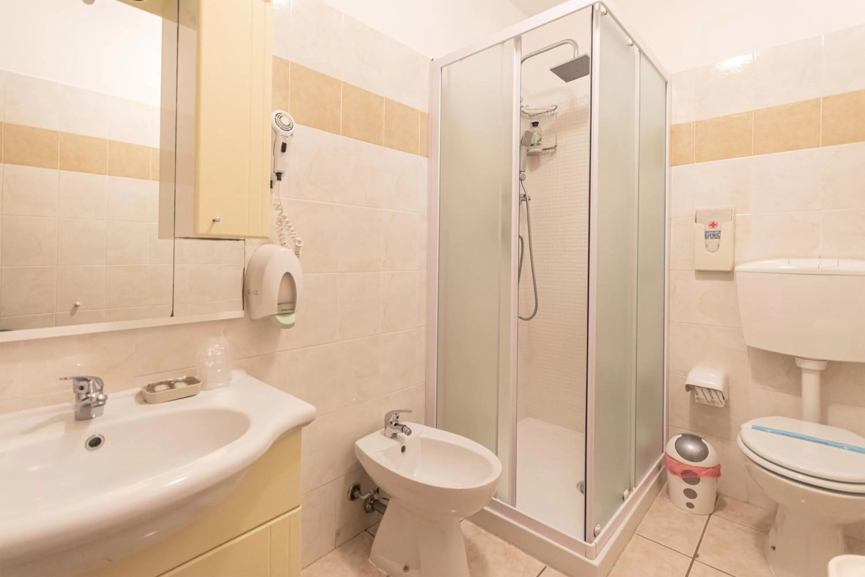 Shower in Spiagge Iblee