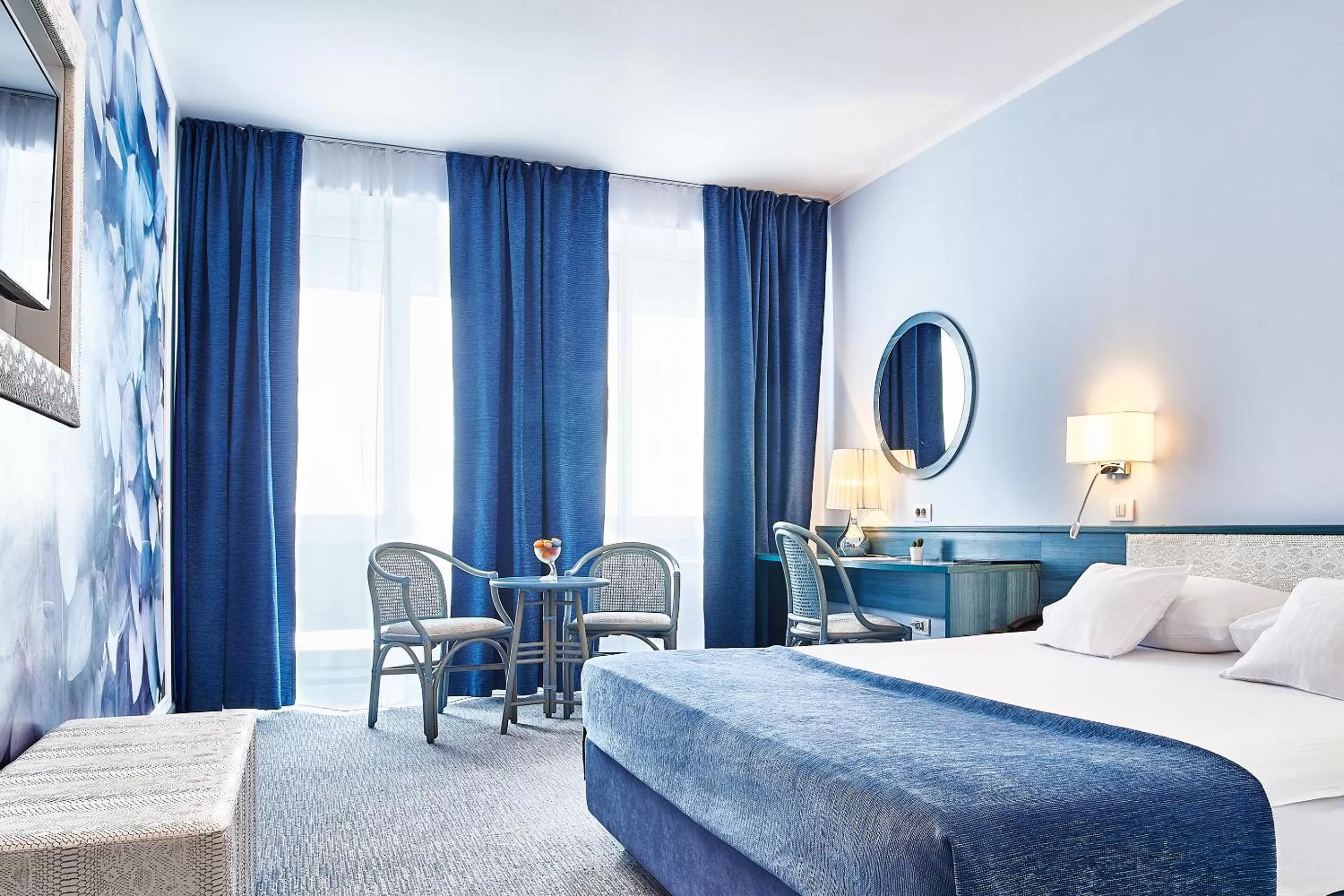 Photo of the whole room, Bed in Continental Forum Arad