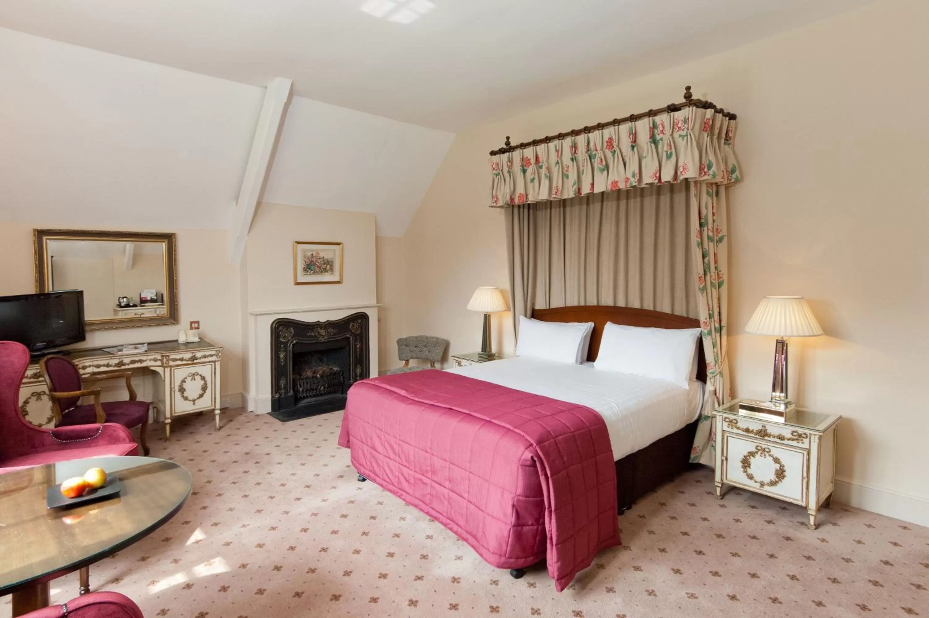Bedroom, Bed in Flitwick Manor Hotel