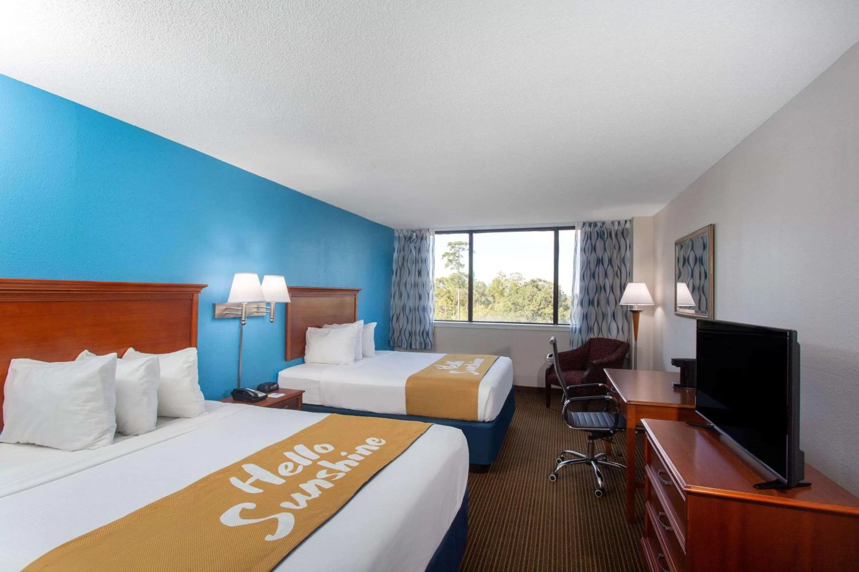 Photo of the whole room, Bed in Days Inn & Suites by Wyndham Tallahassee Conf Center I-10