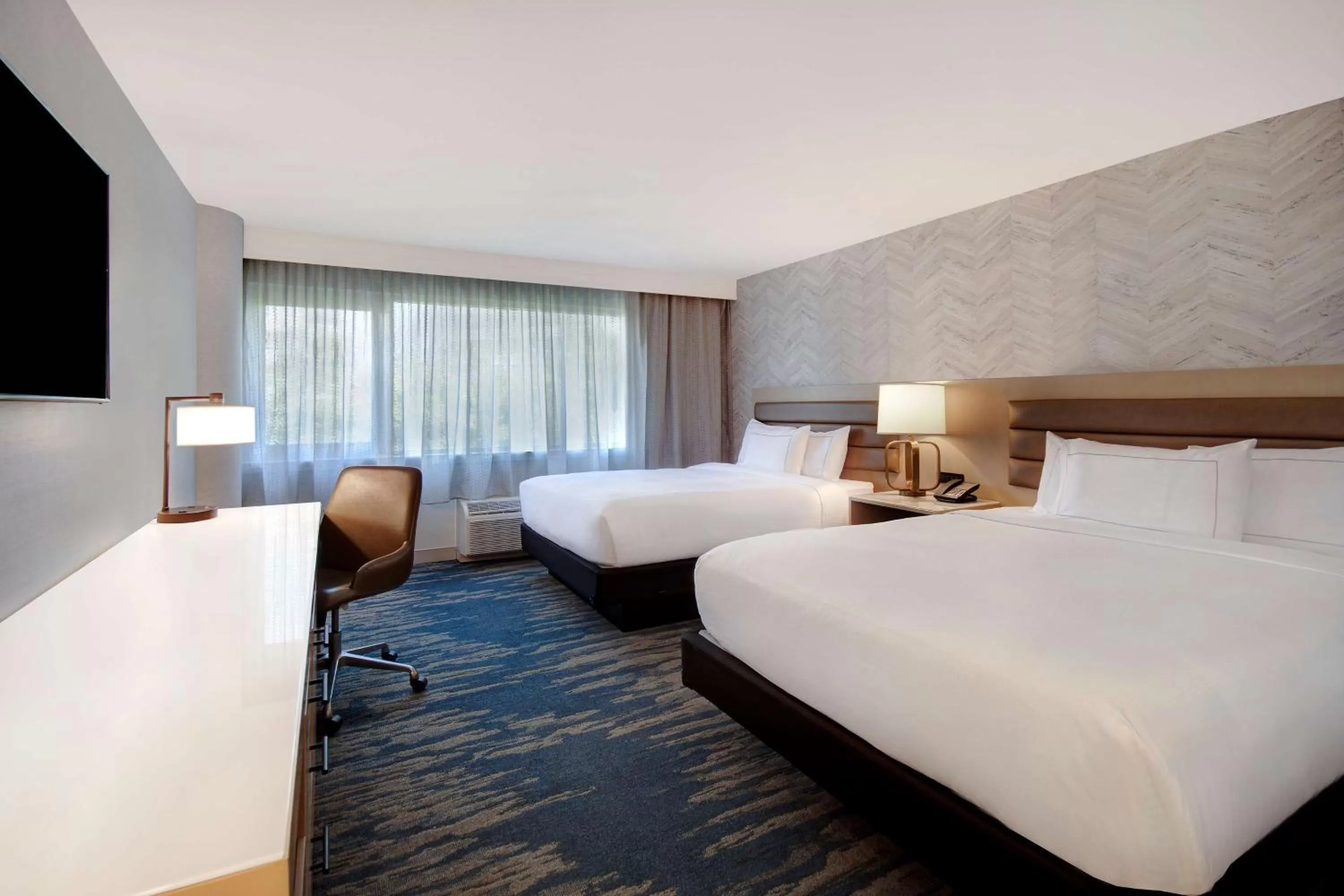 Bedroom, Bed in DoubleTree by Hilton LAX - El Segundo