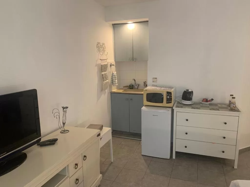 Kitchen/Kitchenette in Raphael Apartments