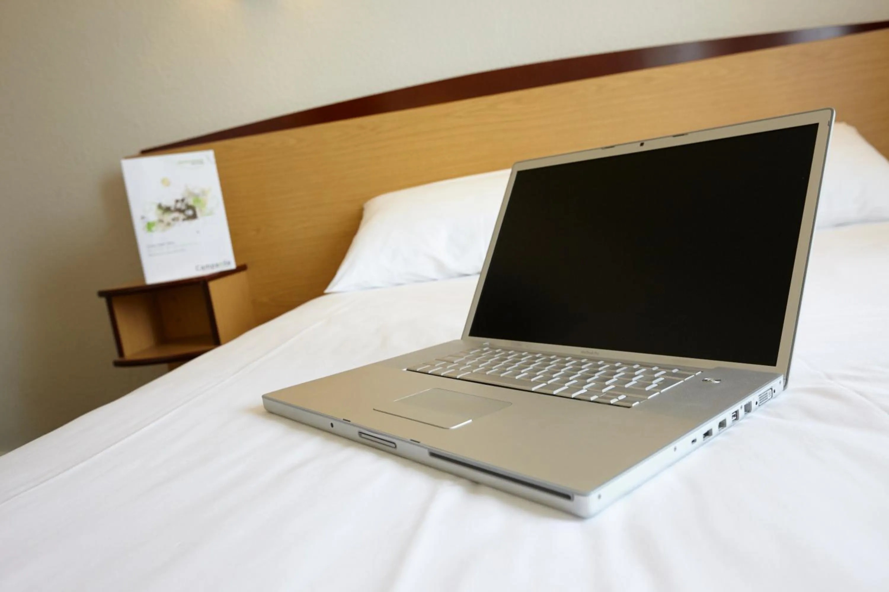 Bed in Kyriad Direct Le Bourget Gonesse