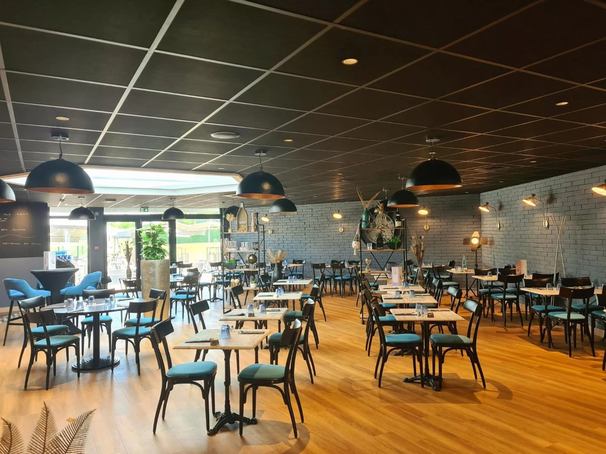 Restaurant/places to eat in Mercure Lyon Est Villefontaine