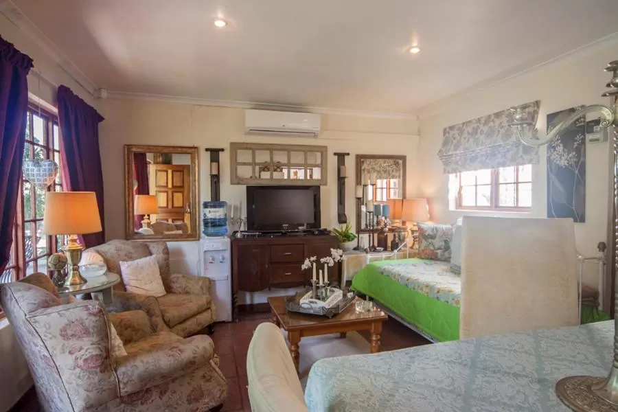 TV and multimedia in 79 On Ridge