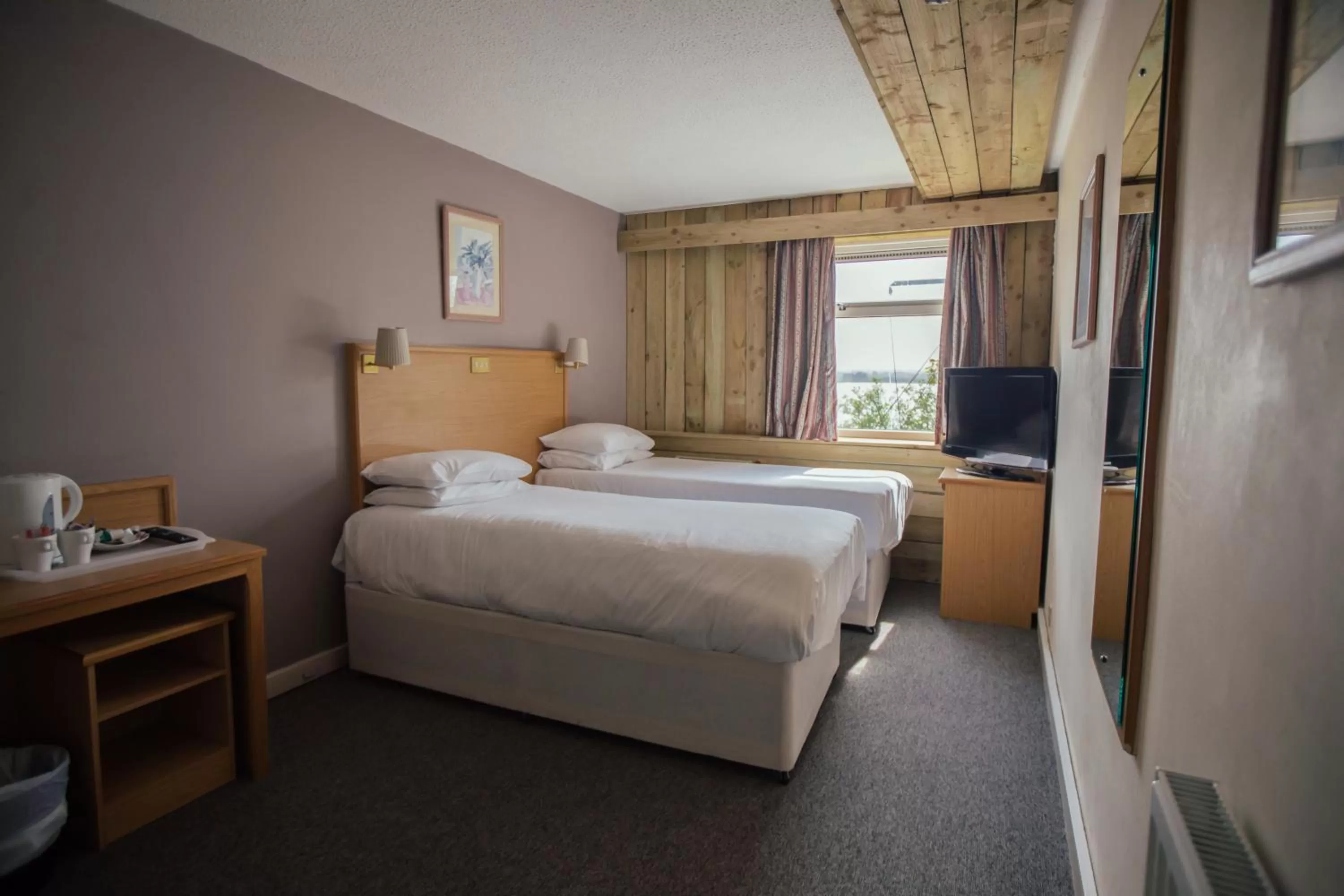 Photo of the whole room, Bed in Royal Hotel, Bar & Grill