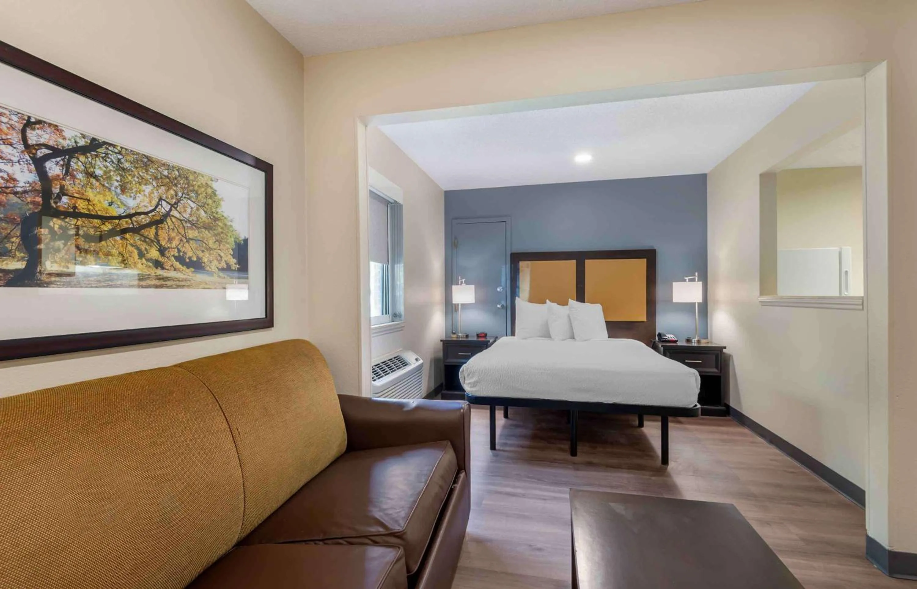 Bedroom, Bed in Extended Stay America Select Suites - Charlotte - Tyvola Rd - Executive Park
