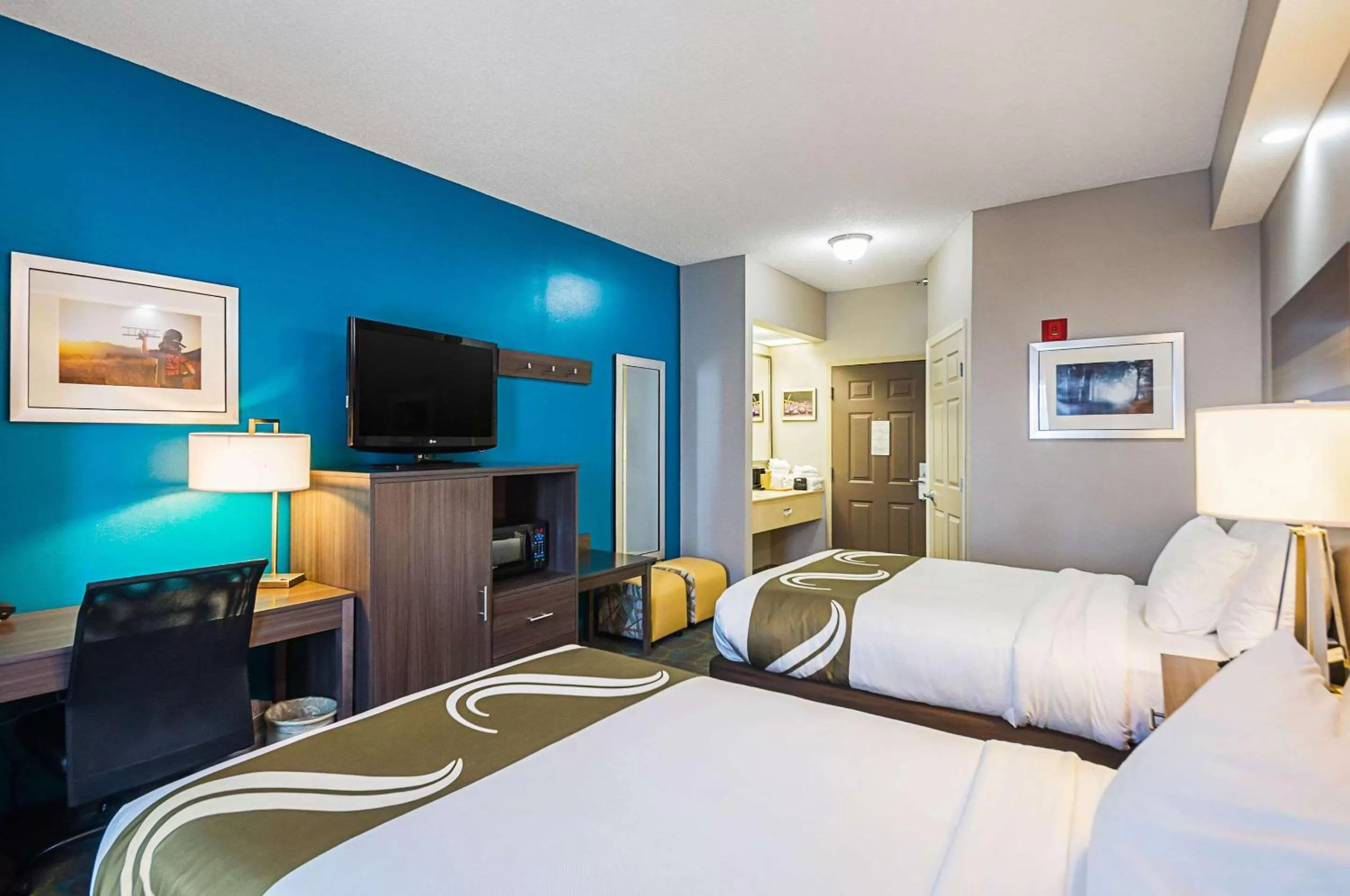 Photo of the whole room, Bed in Quality Inn Harrisonburg I-81