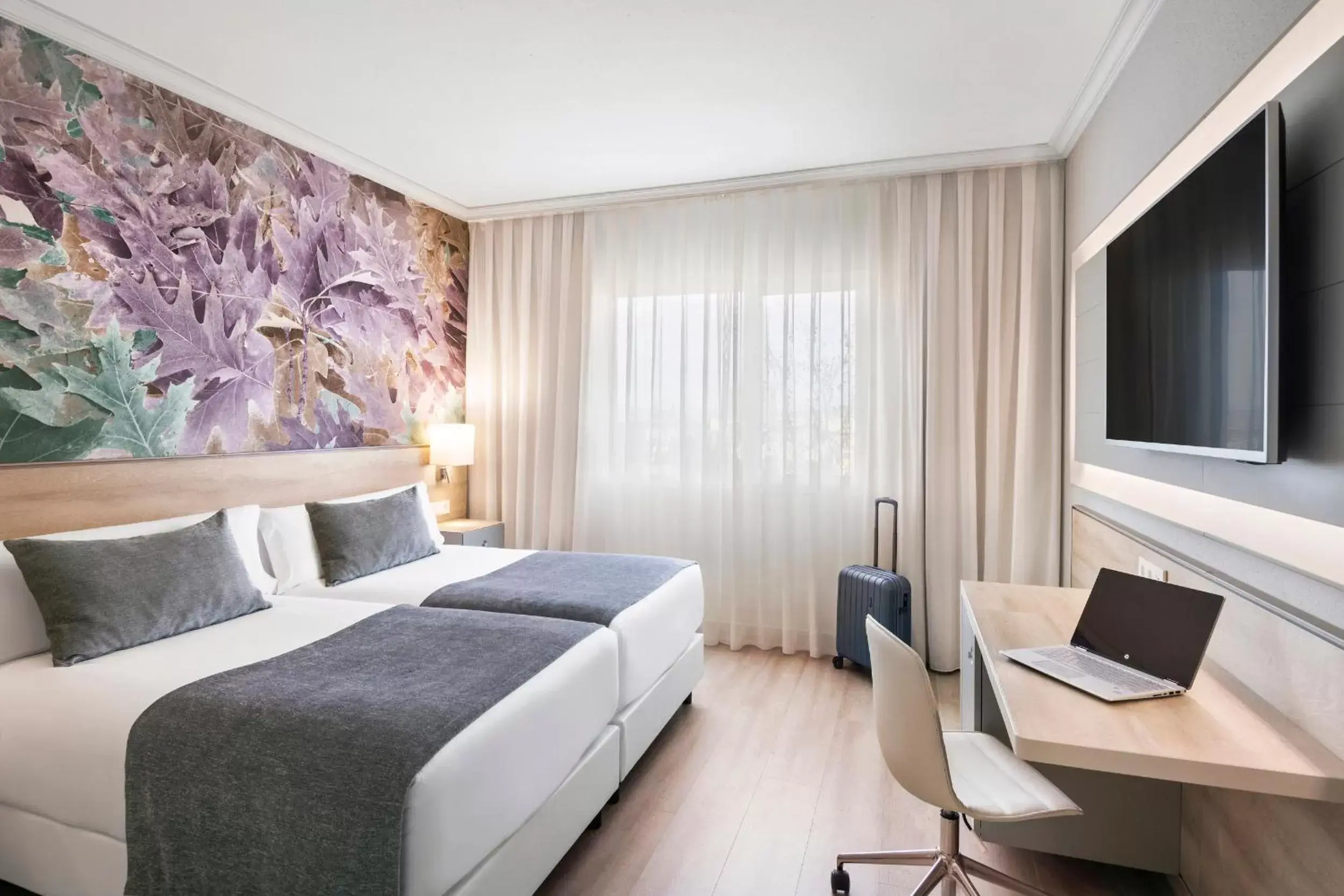 Double (1-2 Adults) with Free Airport Transfer in Salles Ciutat del Prat Barcelona Airport Double (1-2 Adults) with Free Airport Transfer in Salles Ciutat del Prat Barcelona Airport