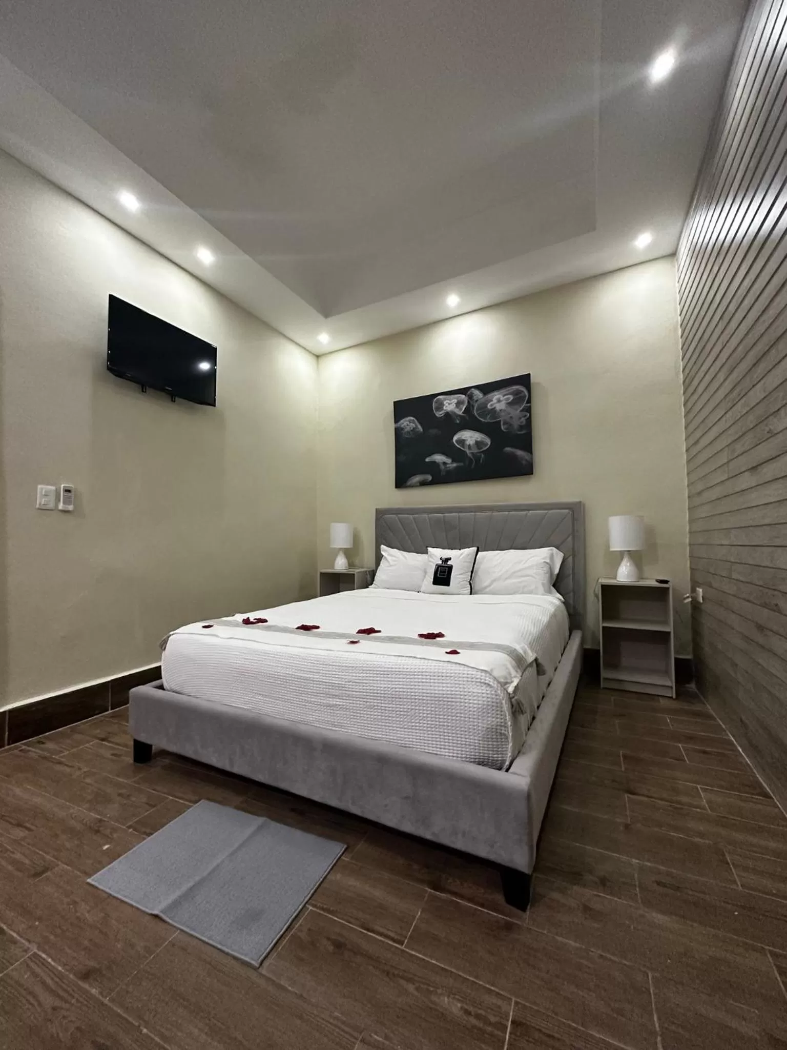 Bed in Hotel Monarca