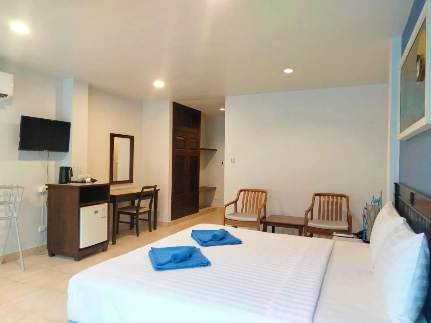 Photo of the whole room, Bed in Karon Living Room - SHA Plus