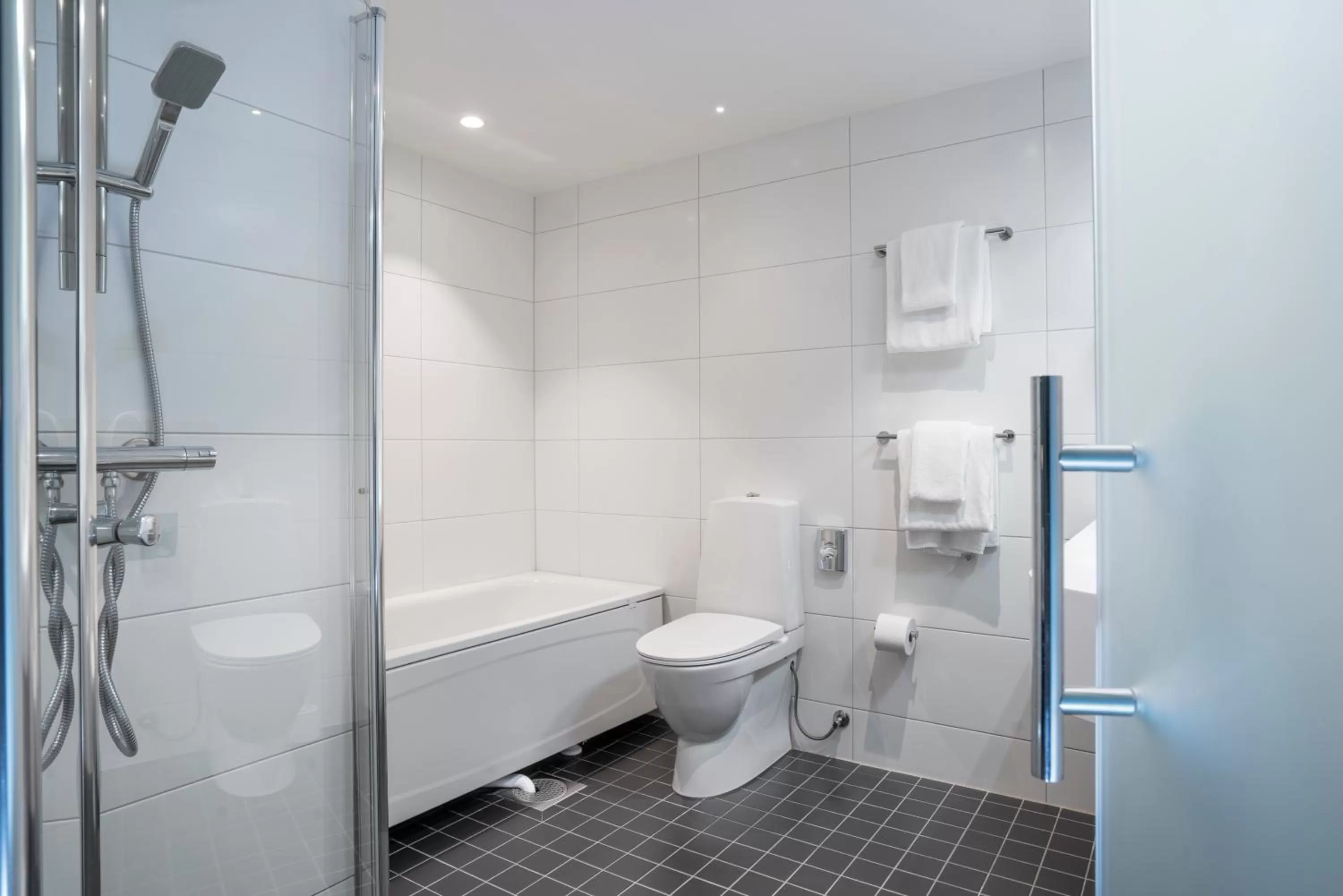 Bathroom in Thon Hotel Maritim