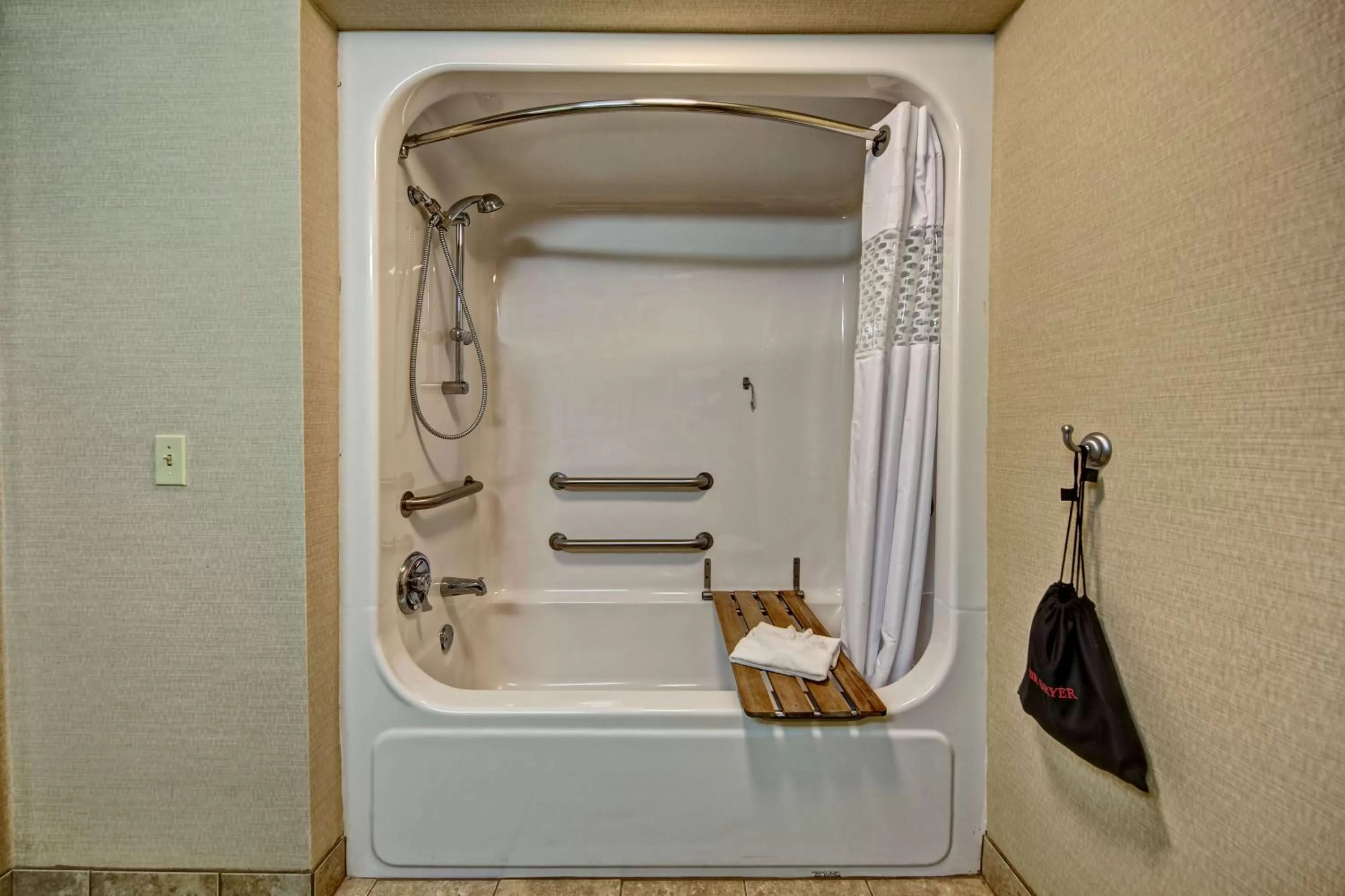 Bathroom in Hampton Inn by Hilton Clarksville