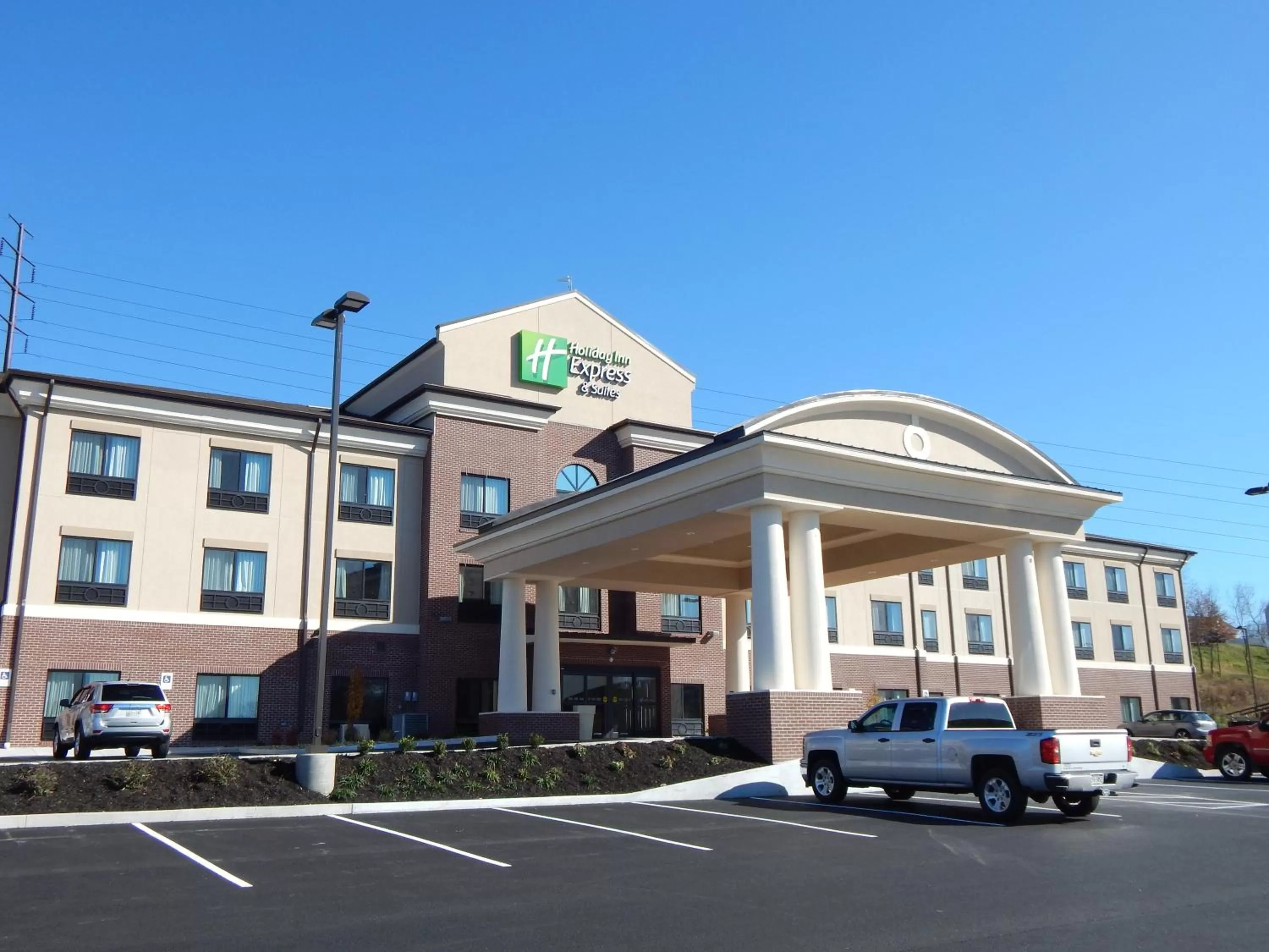 Property building in Holiday Inn Express & Suites Washington - Meadow Lands by IHG