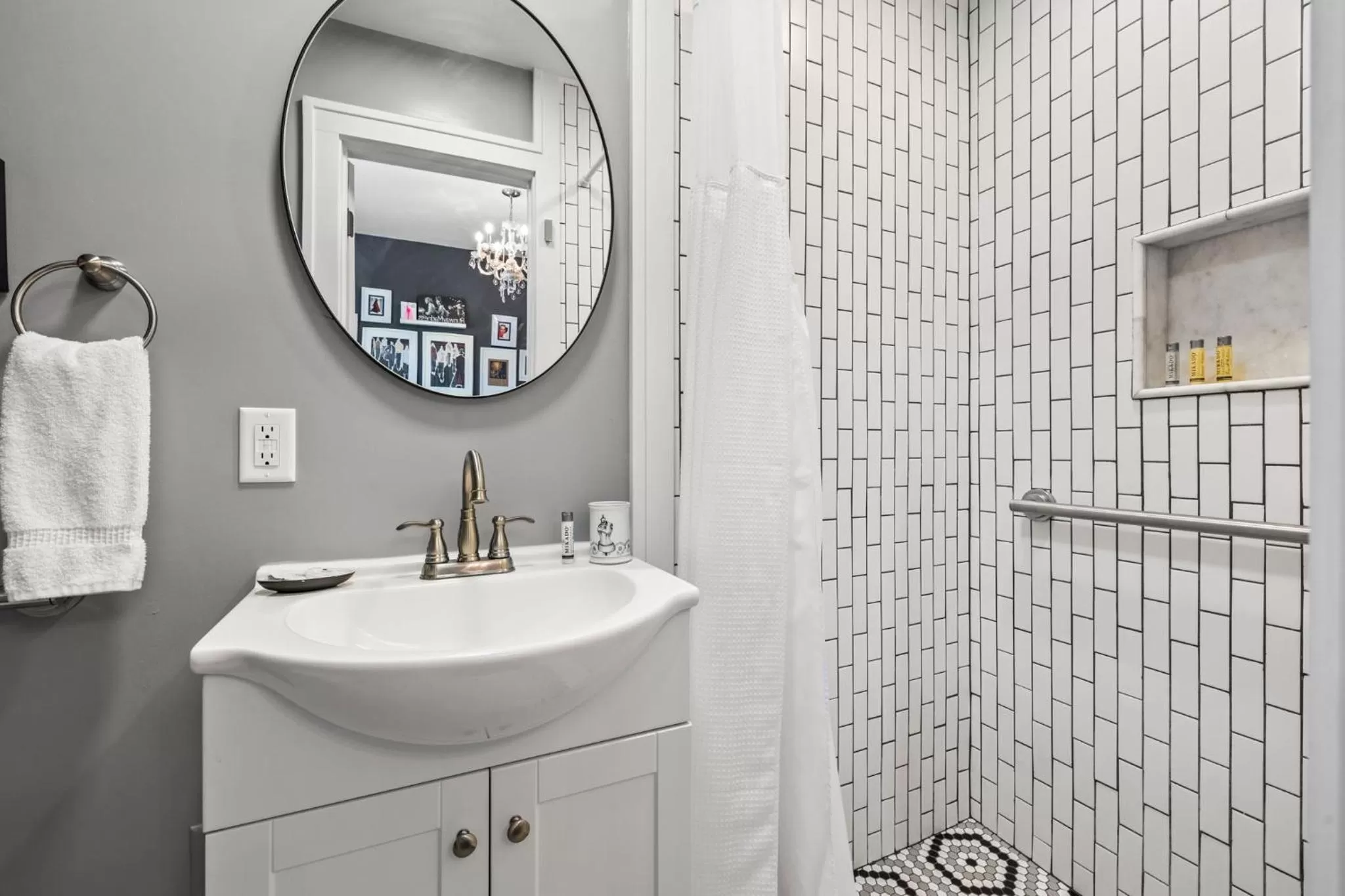 Shower, Bathroom in The Kenwood Gables