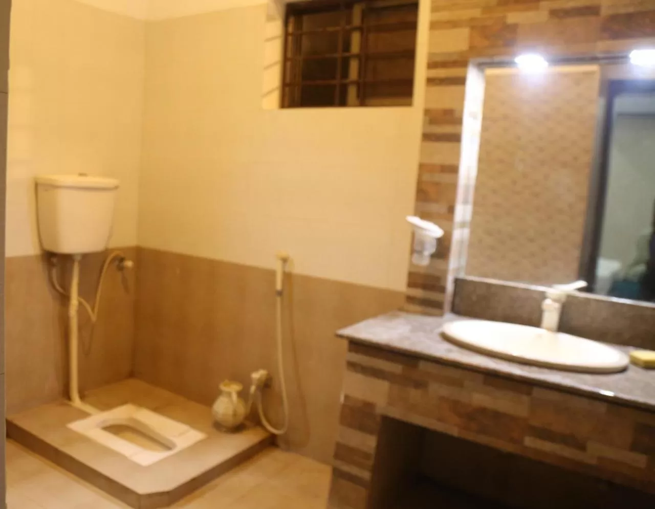 Bathroom in HOTEL DE SMART Multan