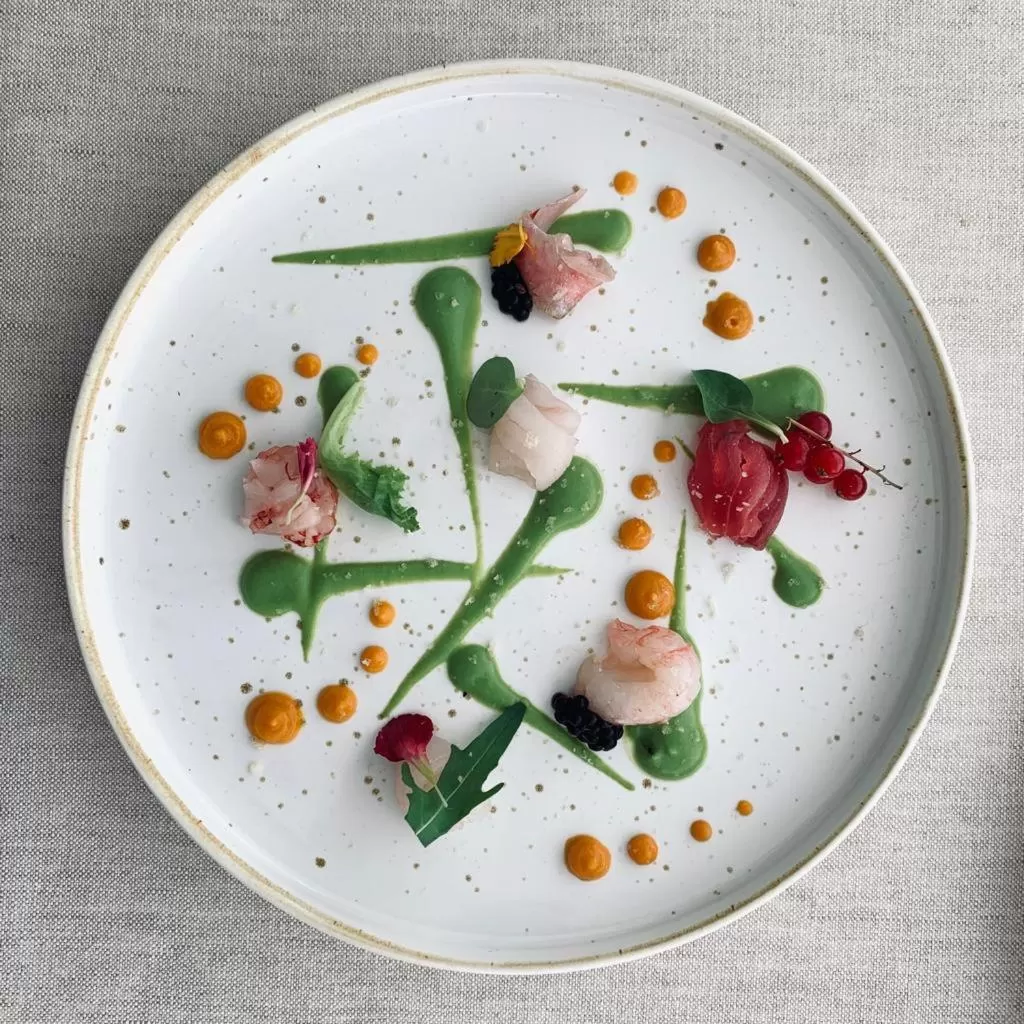 Restaurant/places to eat in Elite Boutique Hotel