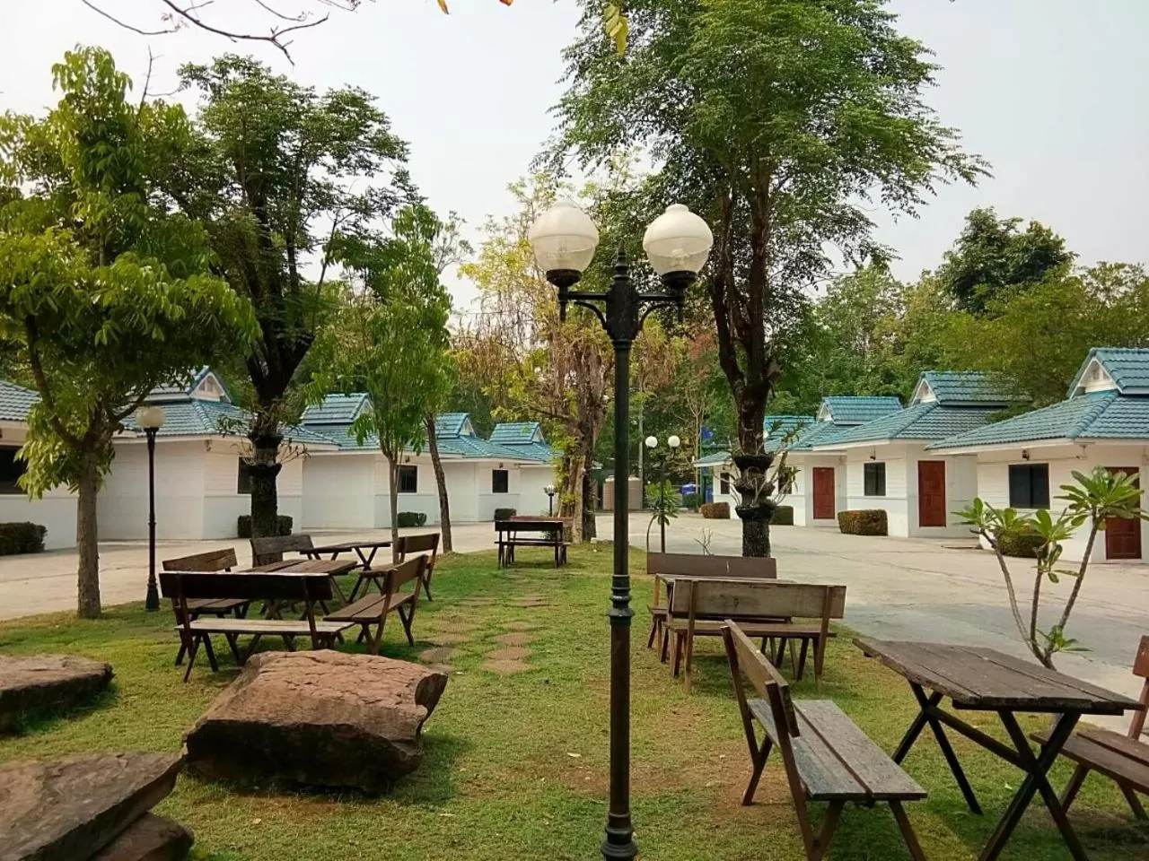 Facade/entrance in โรงแรมฟ้าพราวฝน Fah Proud Fon Hotel