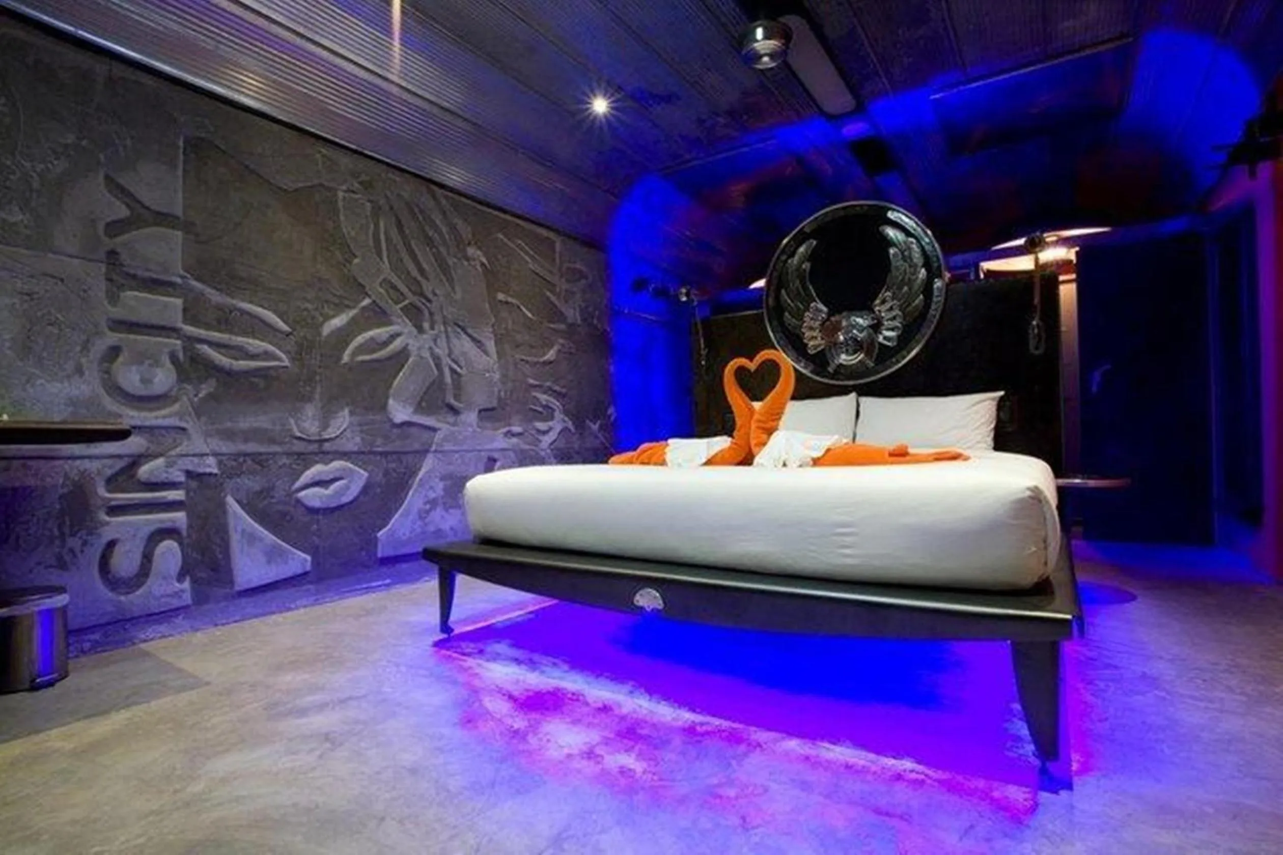 Bedroom, Bed in Nicky's Handlebar