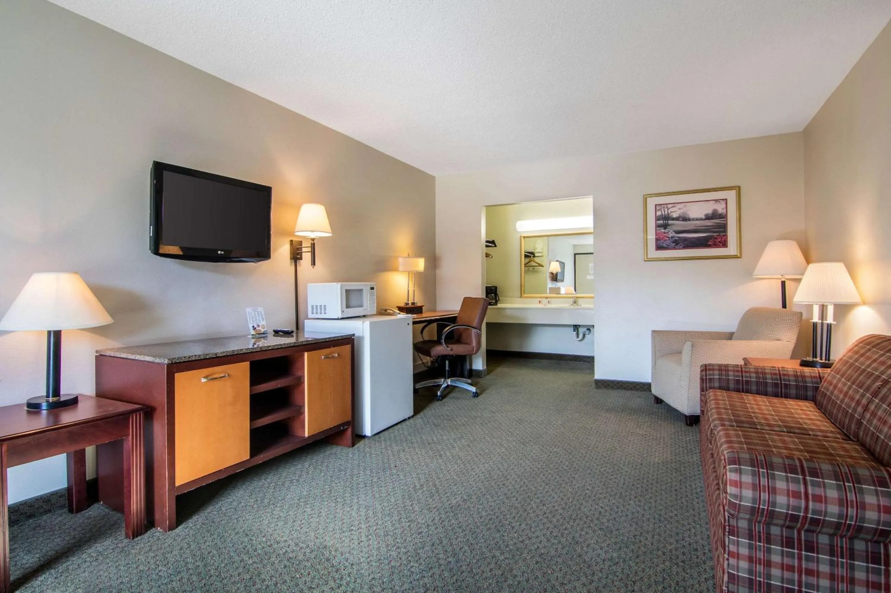 Photo of the whole room in Econo Lodge Inn & Suites Conference Center Dublin
