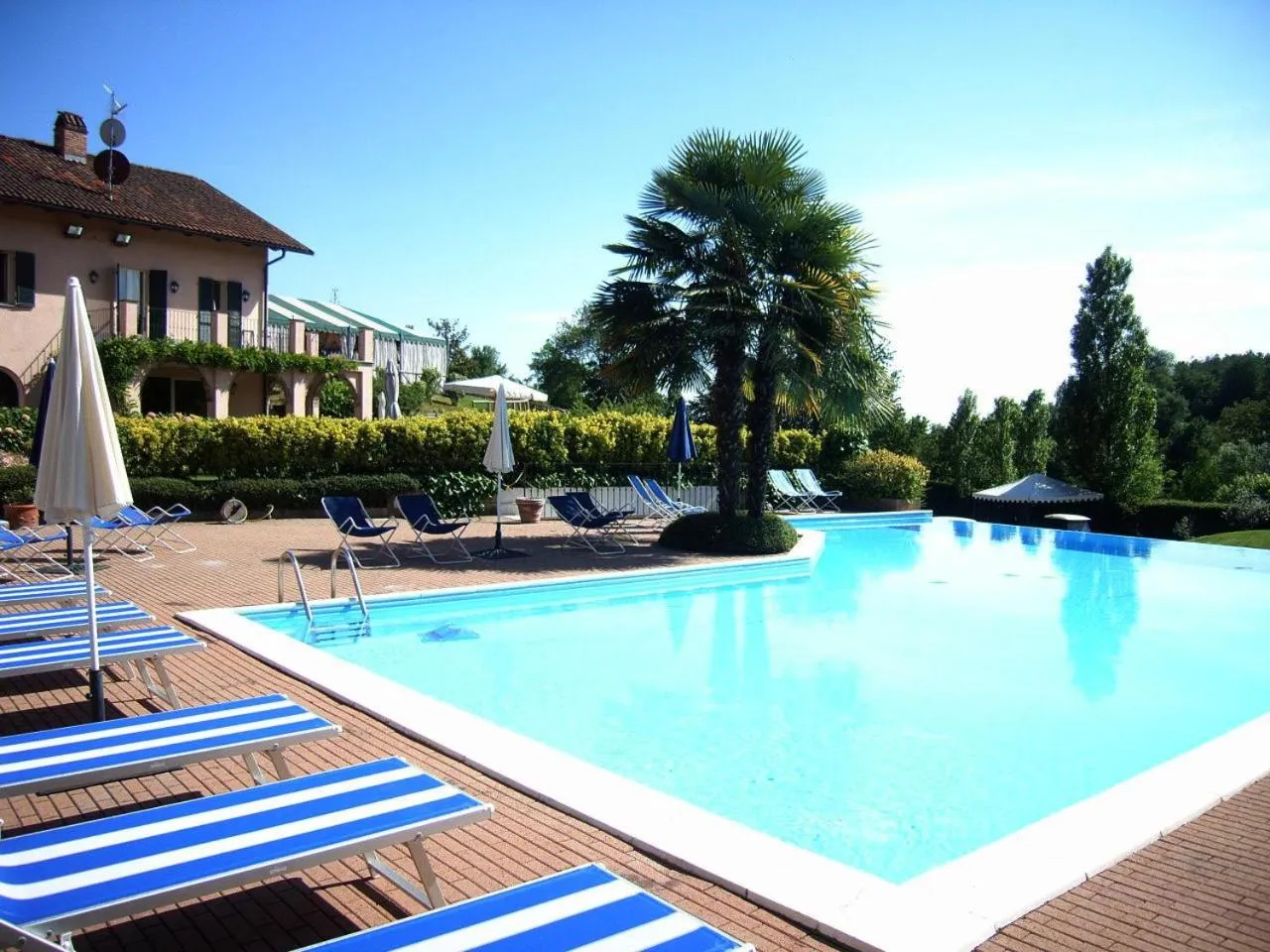 Pool view in Hostellerie Du Golf