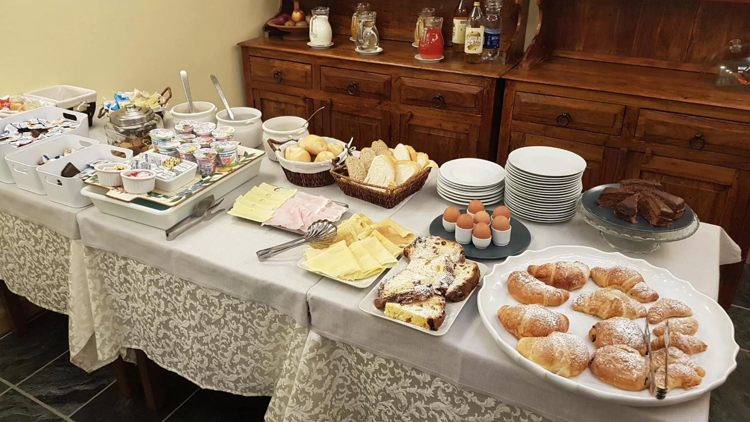 Breakfast in Hotel Aigle