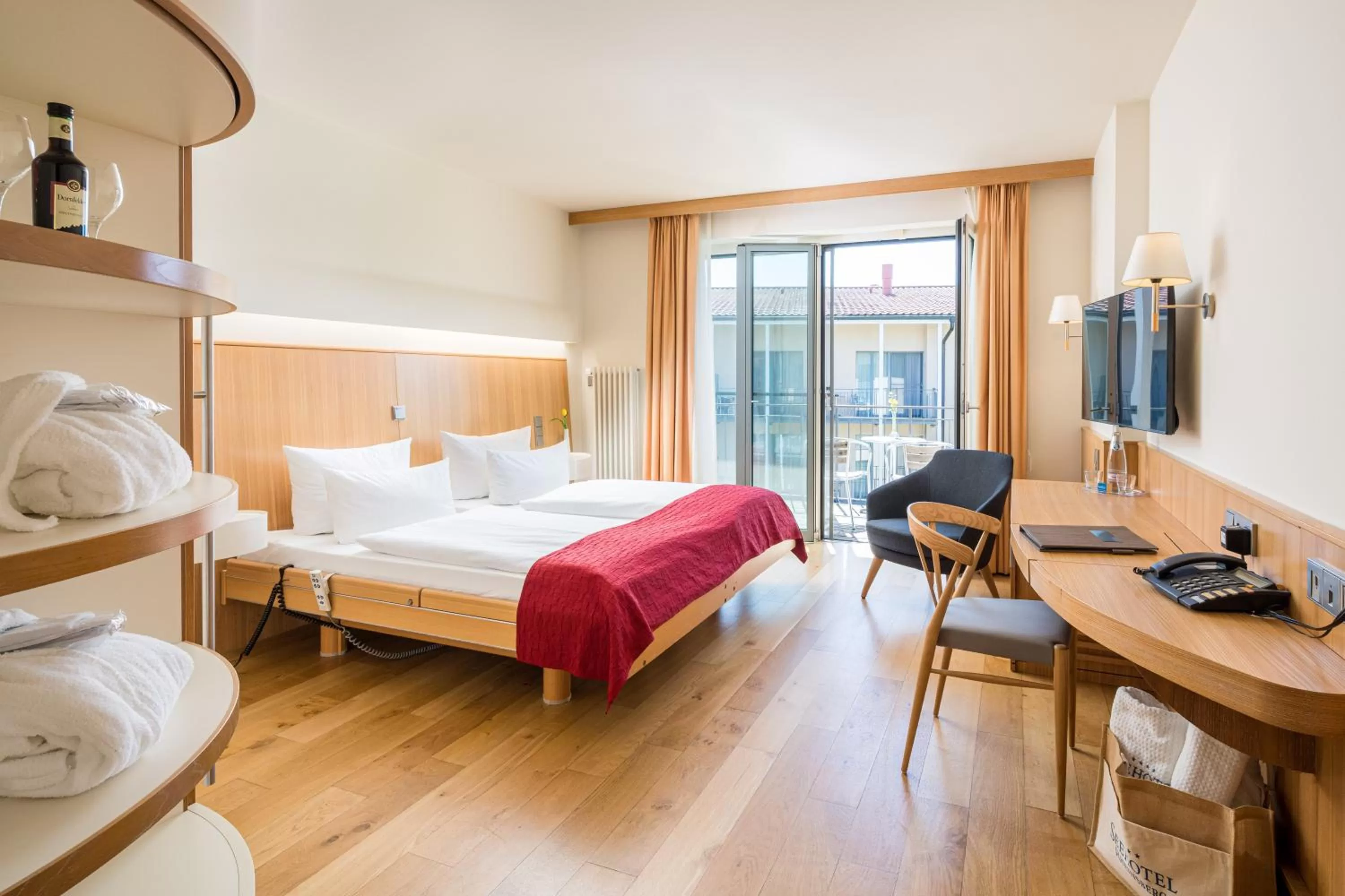 Photo of the whole room, Bed in Seehotel Rheinsberg