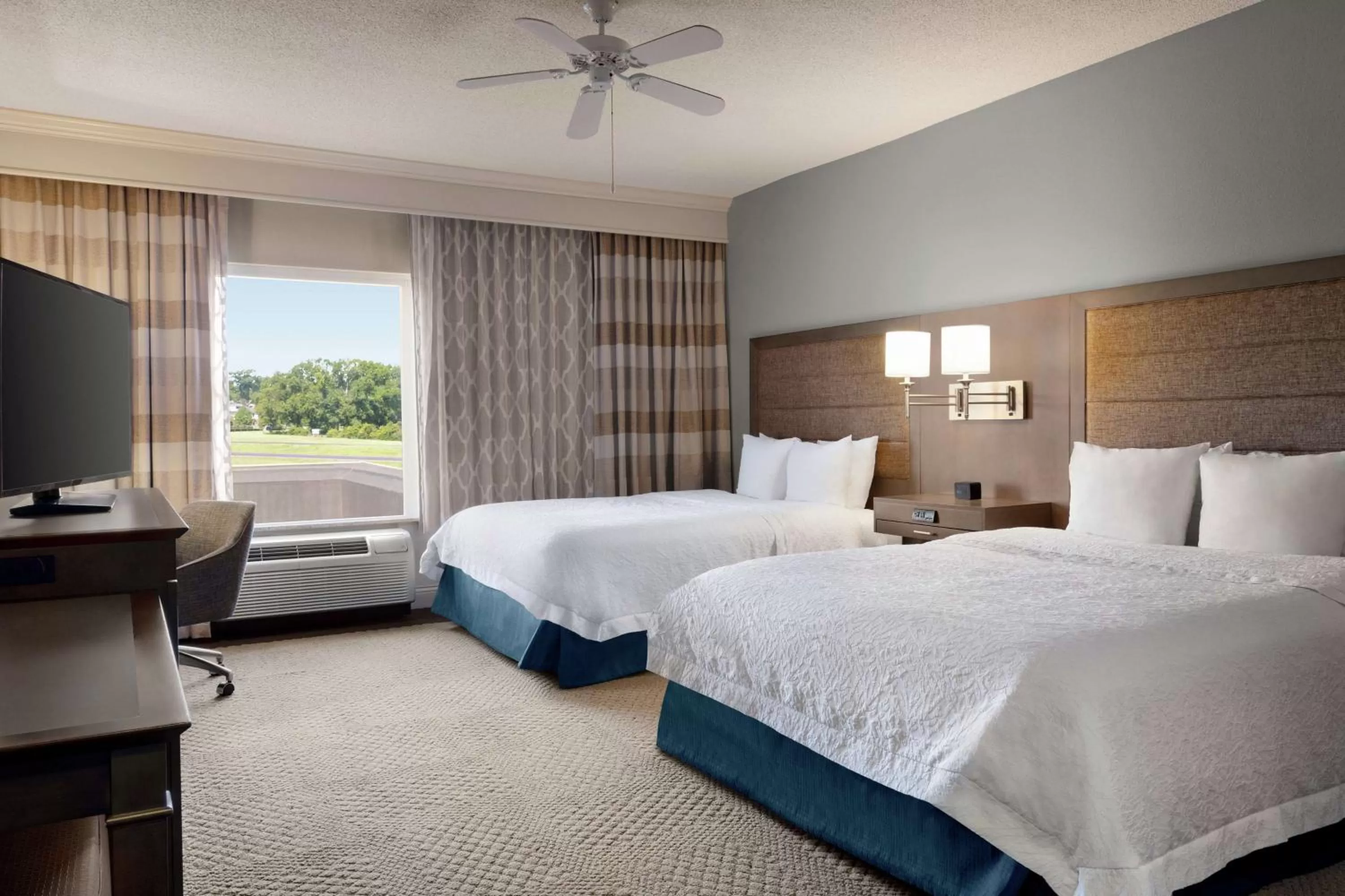 Bed in Hampton Inn & Suites Montgomery-EastChase