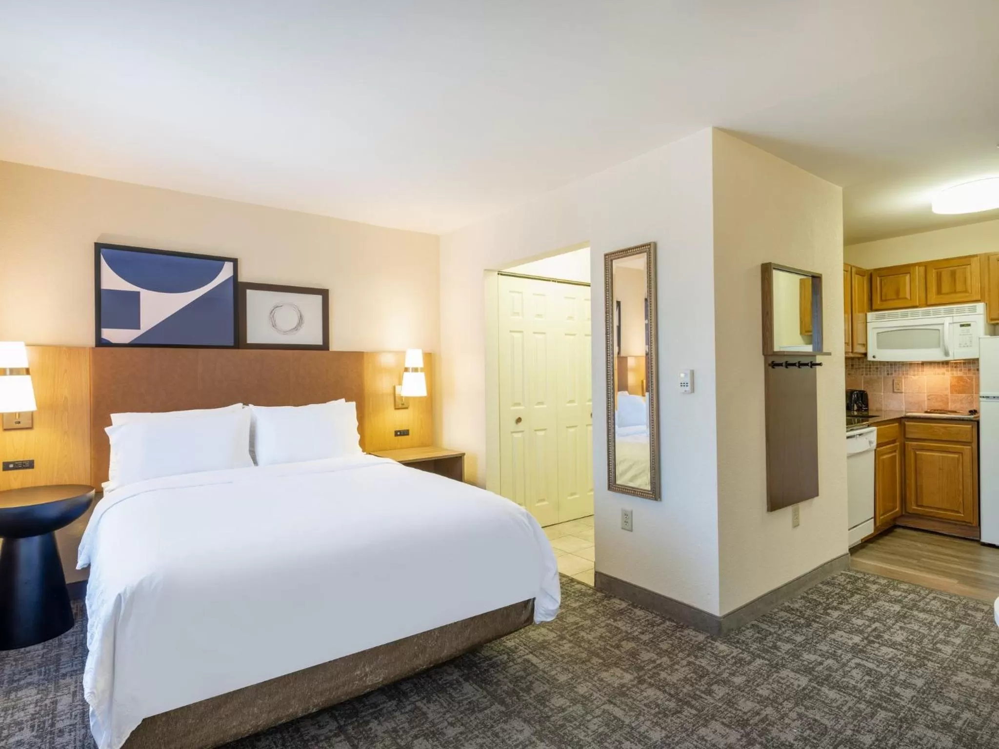 Photo of the whole room, Bed in Staybridge Suites Milwaukee Airport South by IHG