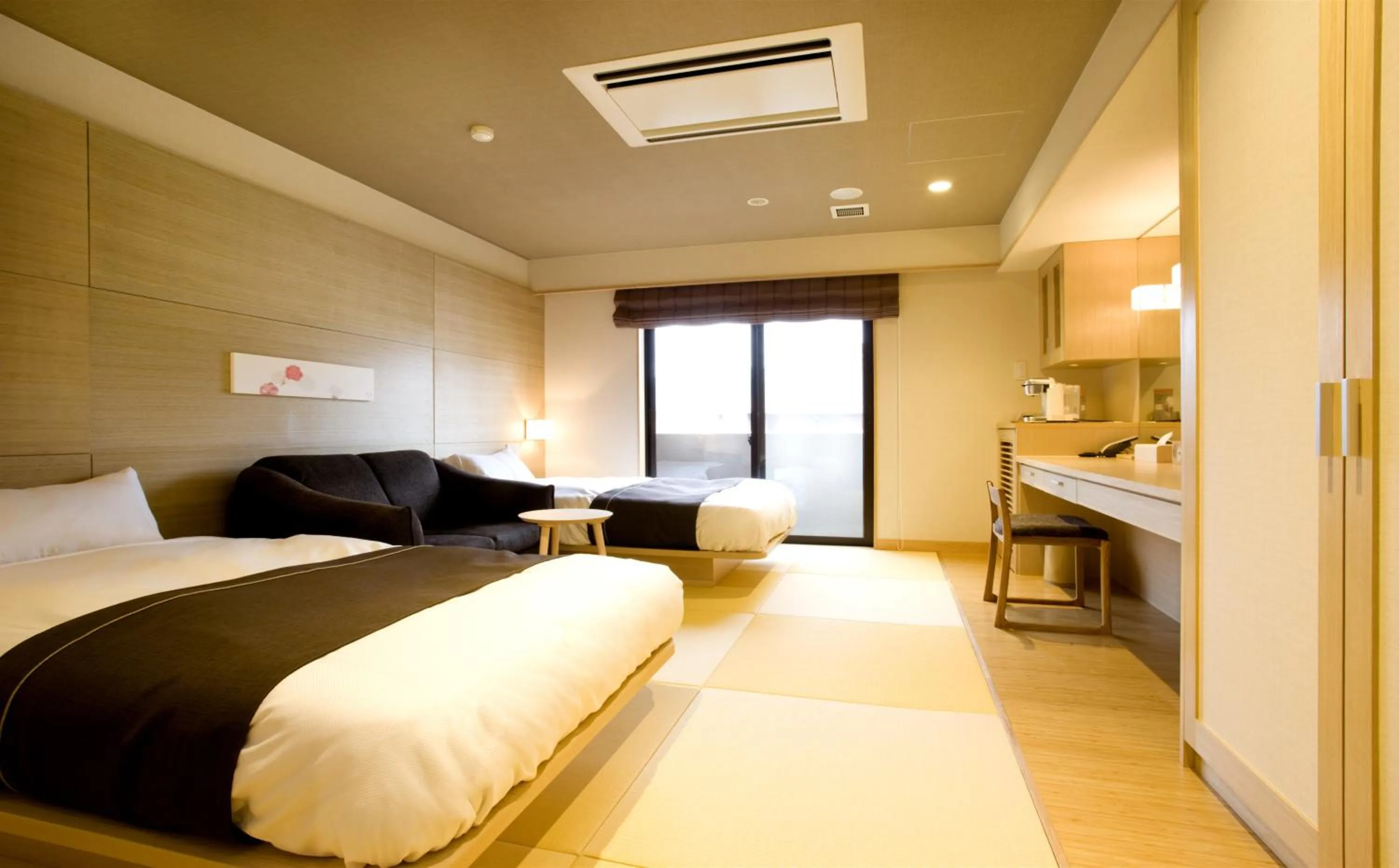 Photo of the whole room, Bed in Hana Beppu