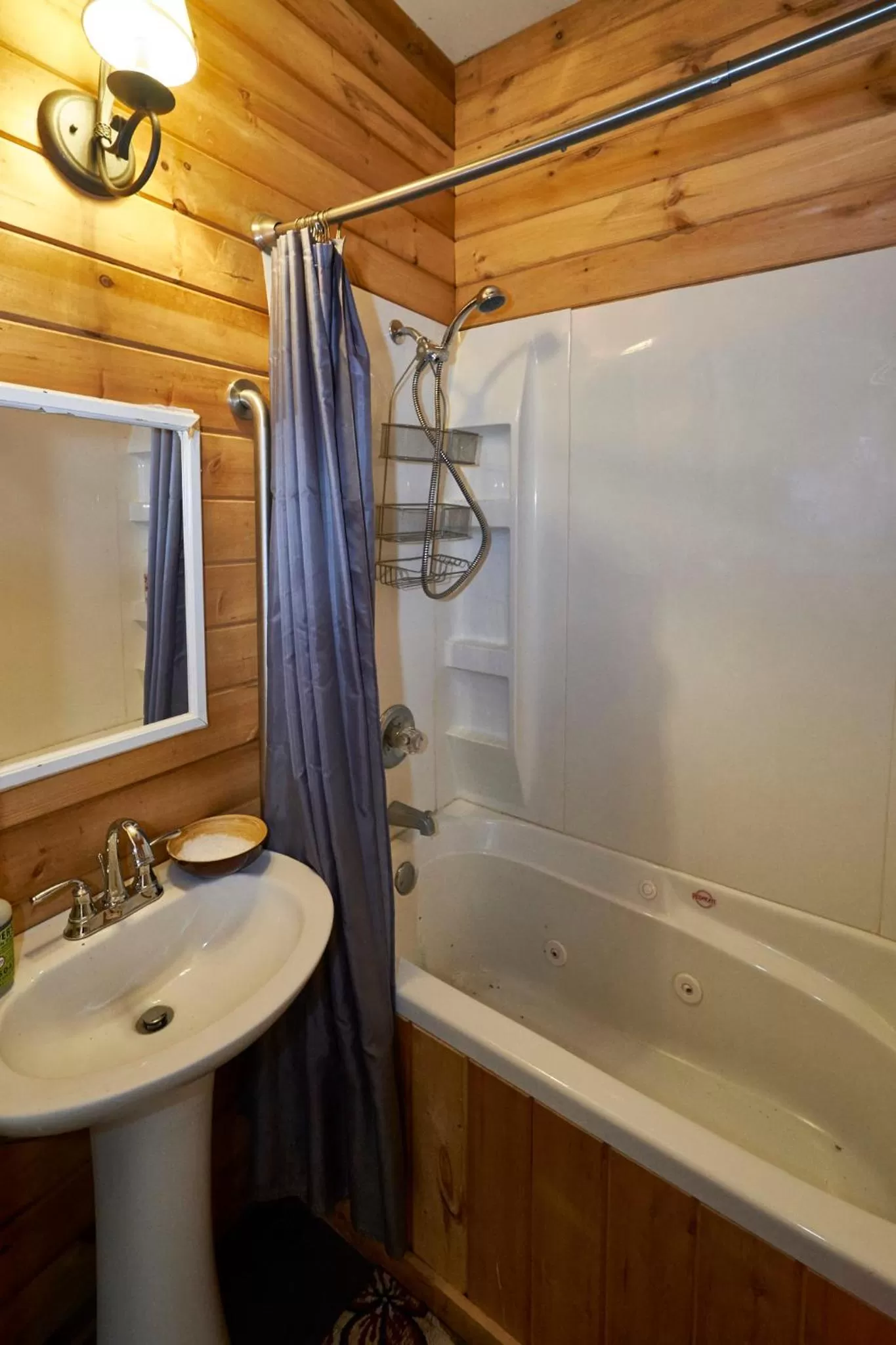 Bathroom in Creekwalk Inn Bed and Breakfast with Cabins