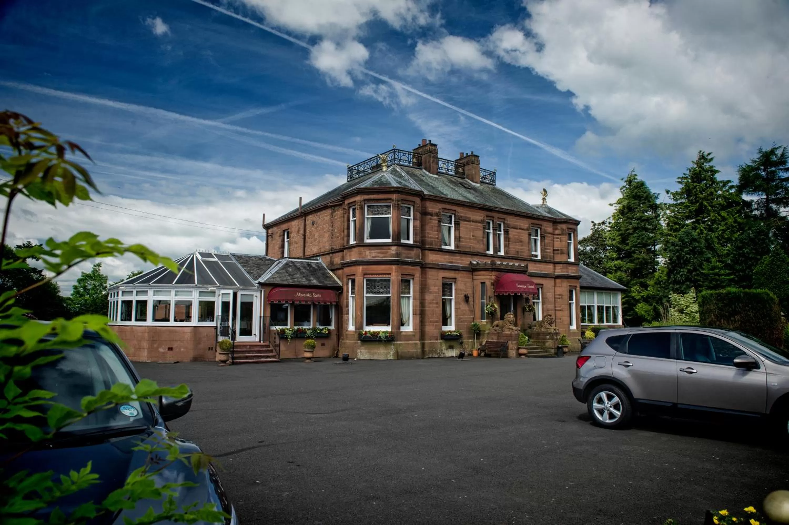 Facade/entrance in Somerton House Hotel