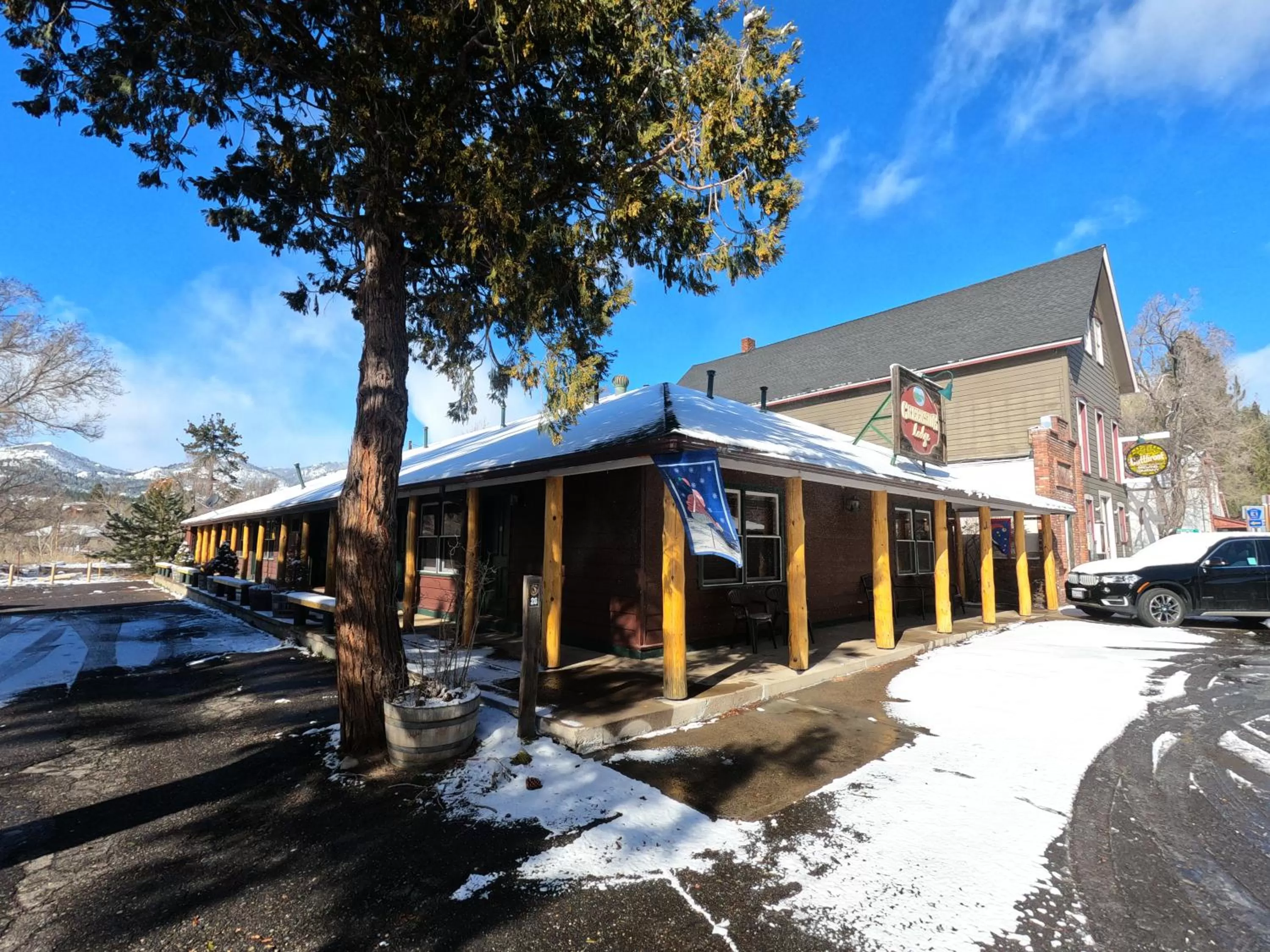 Property building in CREEKSIDE LODGE