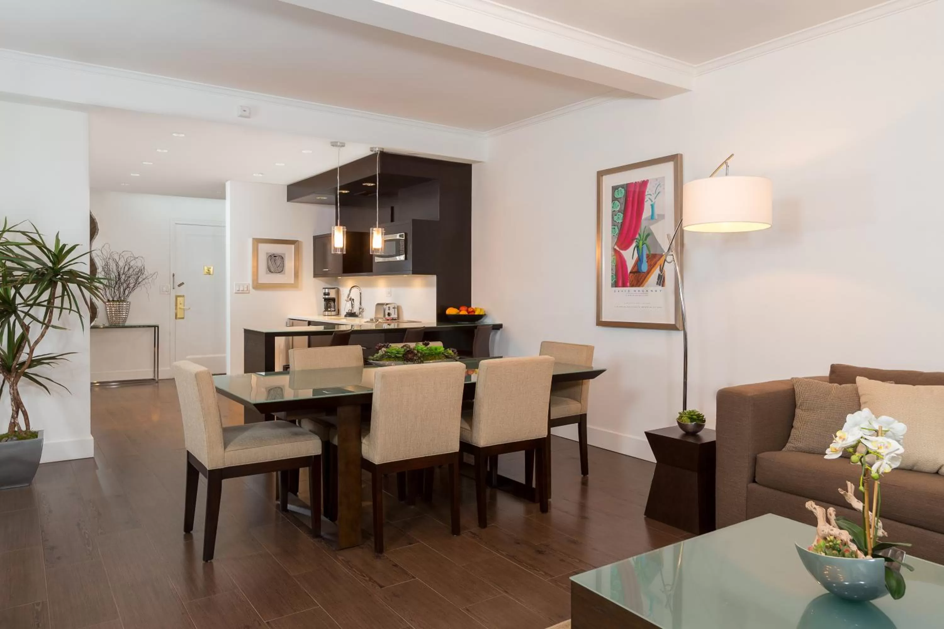 Kitchen or kitchenette in Lombardy Hotel