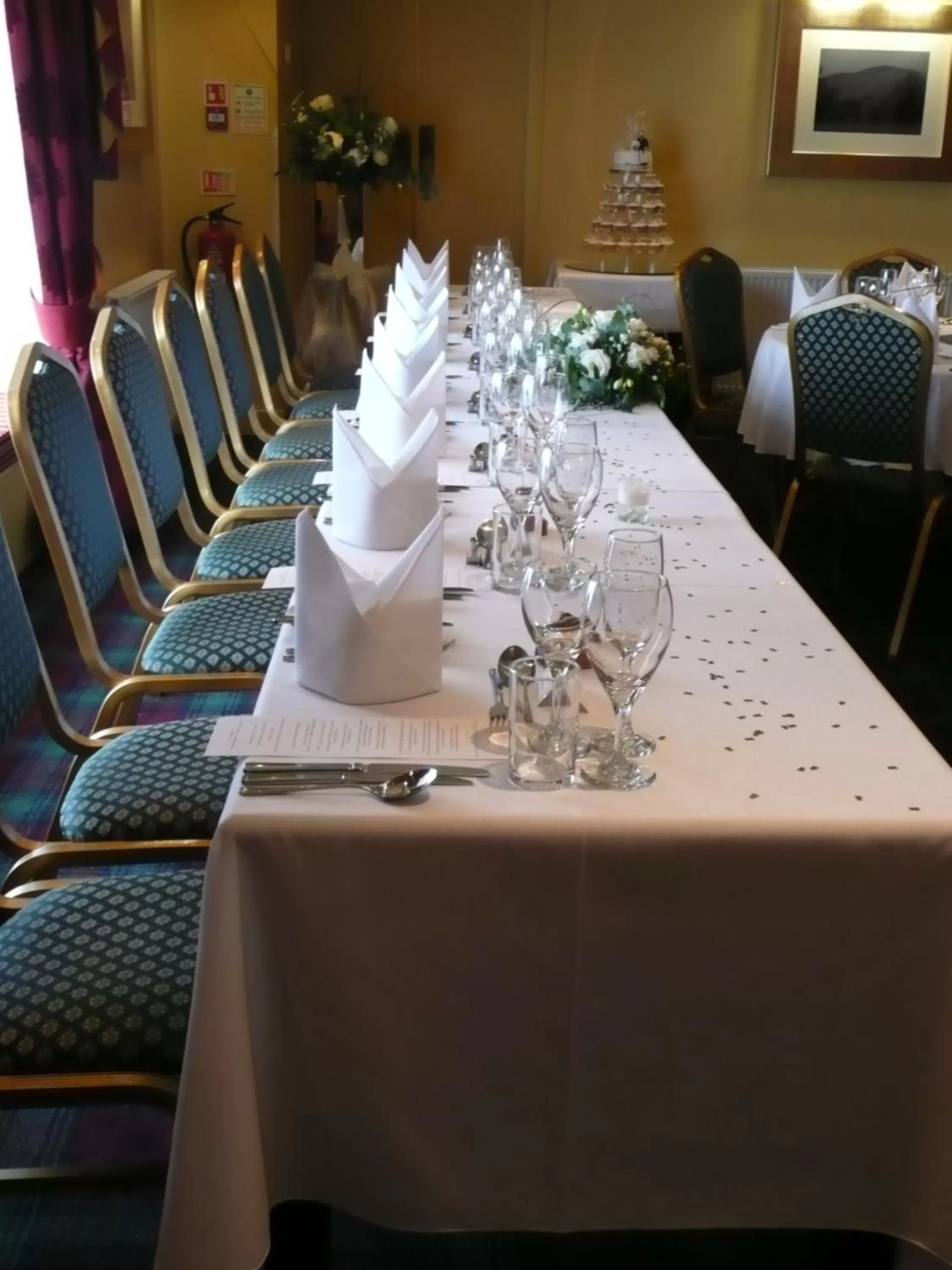 Restaurant/places to eat in The Upper Largo Hotel & Restaurant